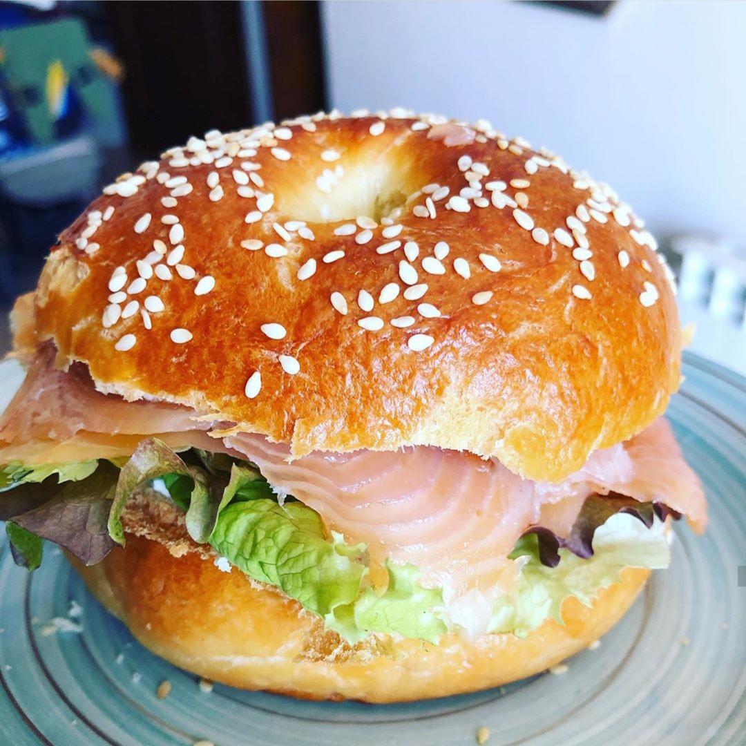 [HOMEMADE] Salmon bagel burger r/food