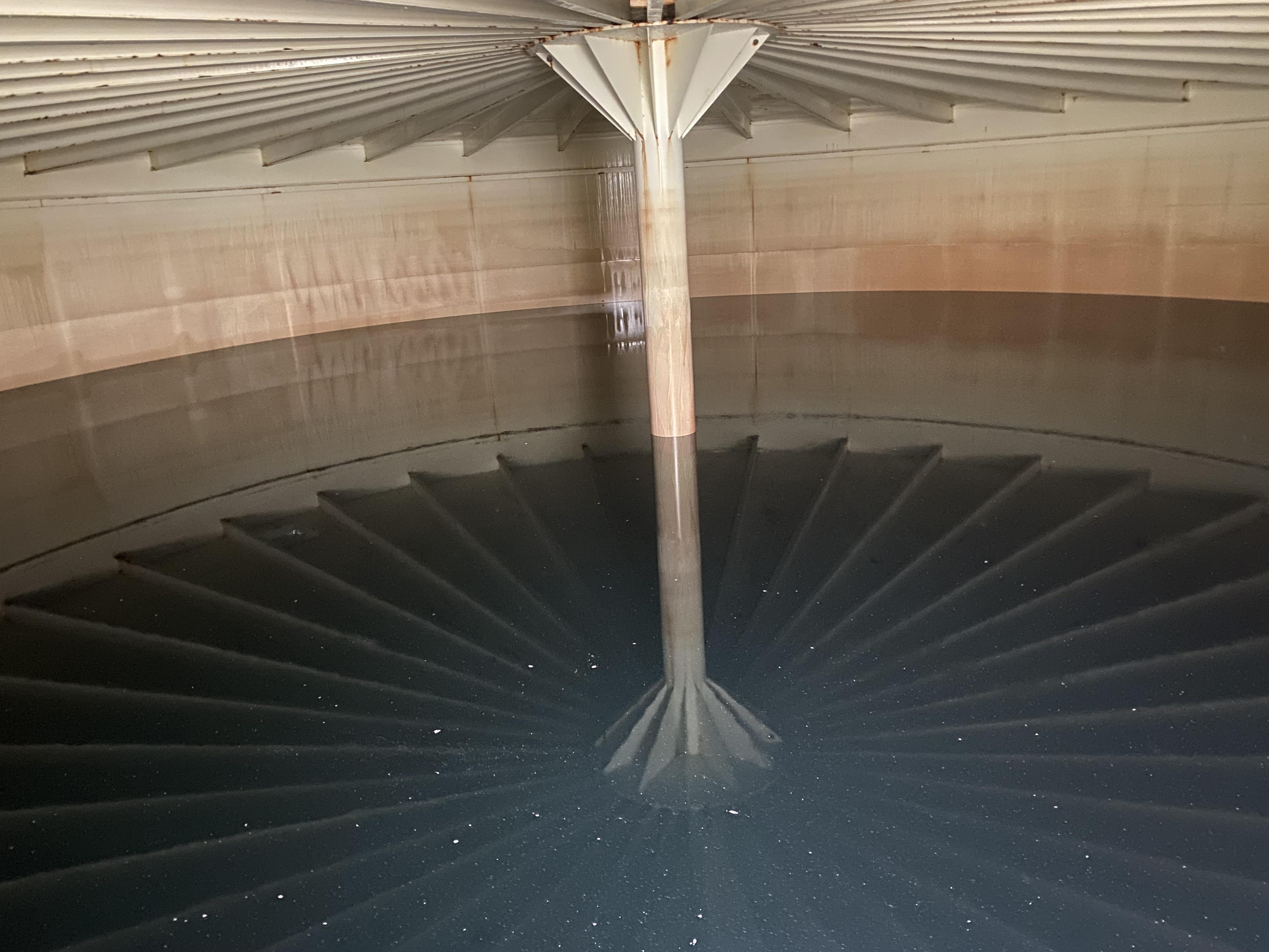 The inside of a potable water tower r/submechanophobia