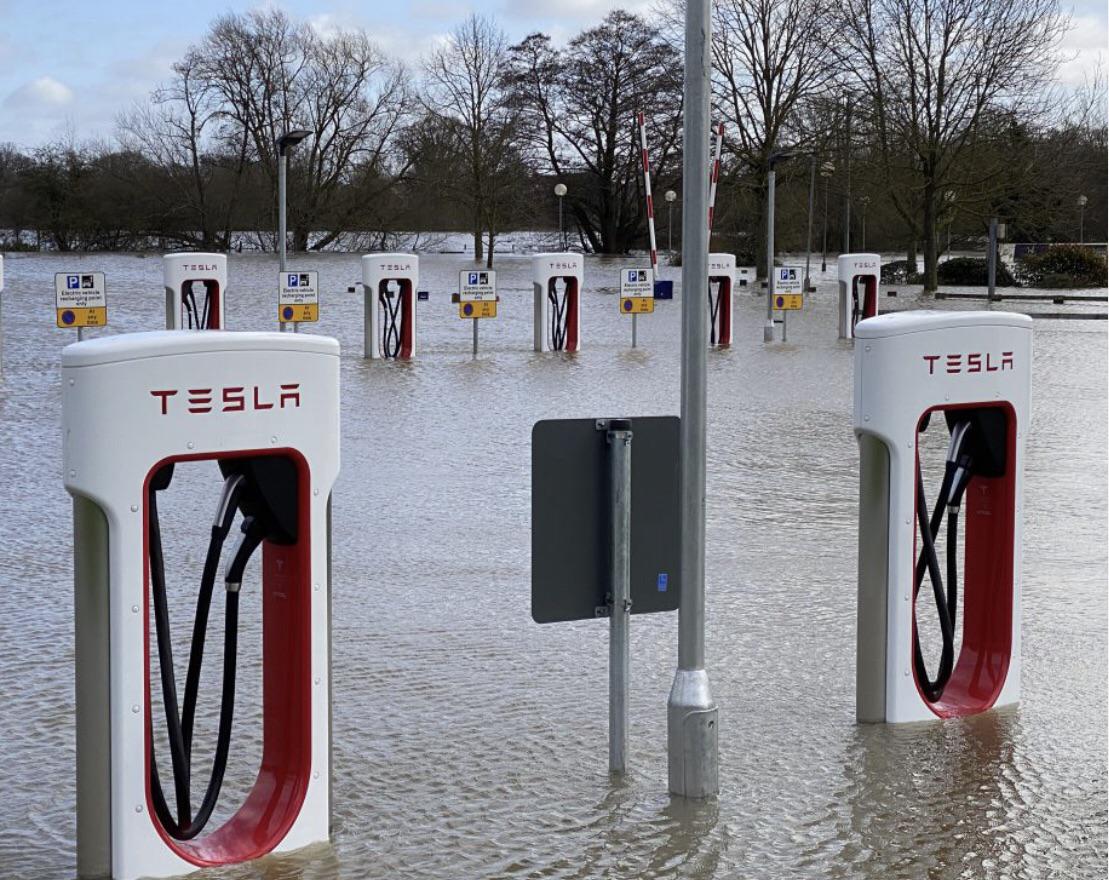 PsBattle flooded Tesla charging station