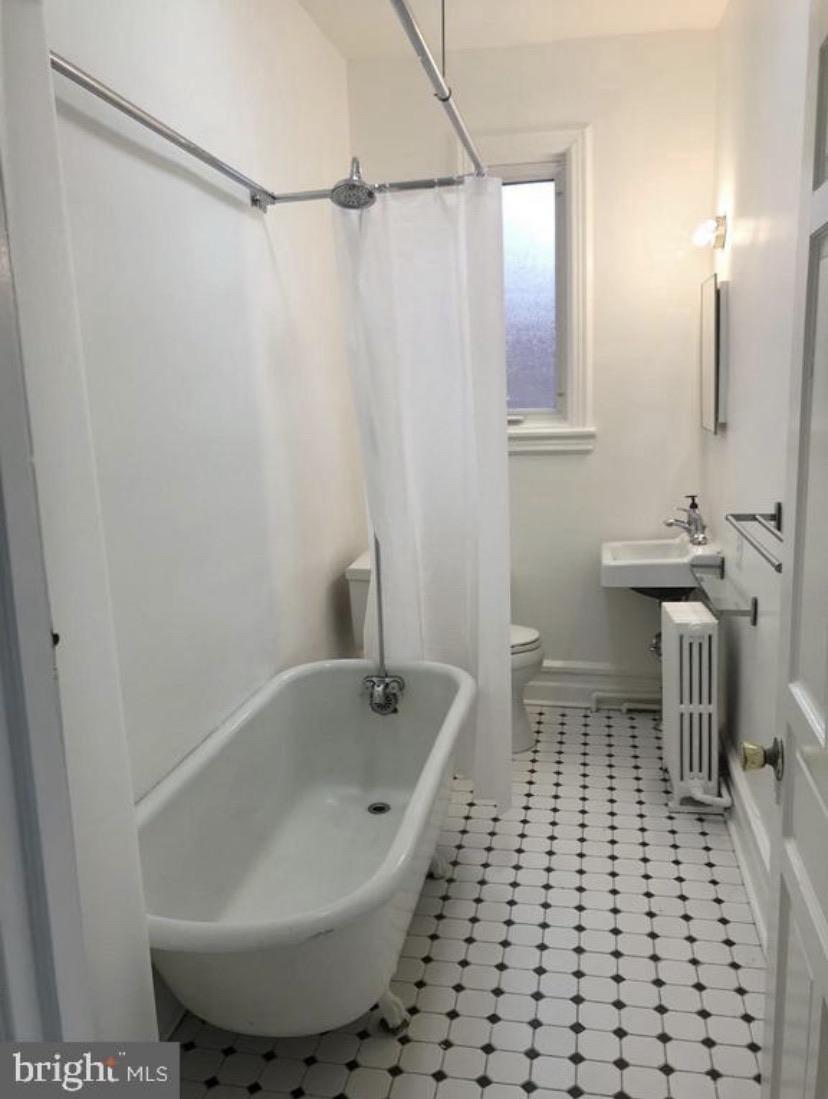 Help! Freestanding tub storage (US) r/DesignMyRoom