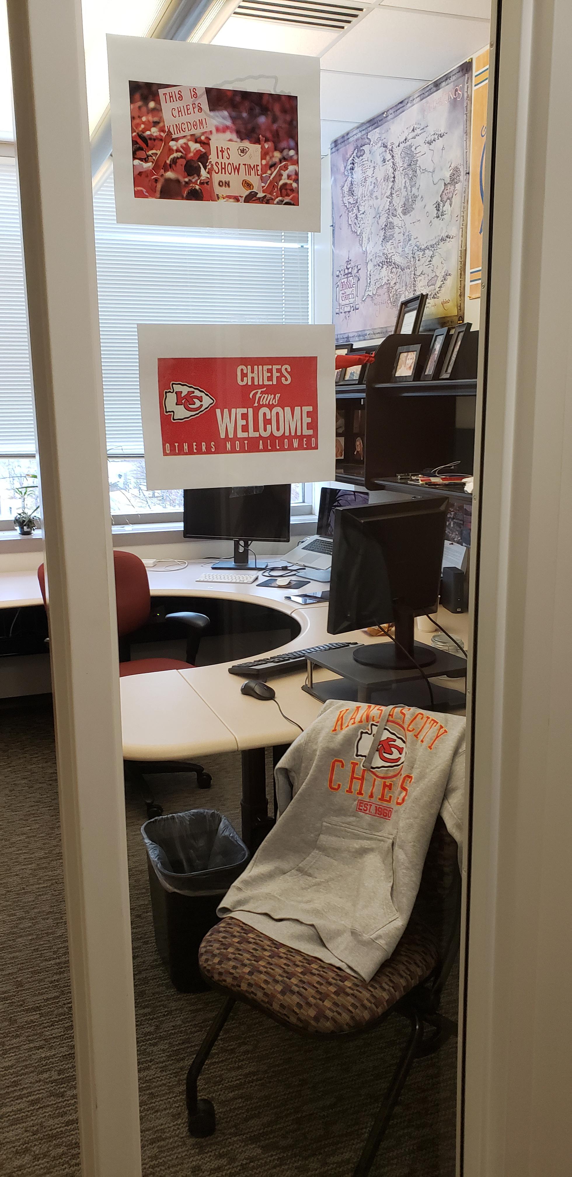 Office Chiefs fan sabotaged my office. Ideas to get them back? r/49ers
