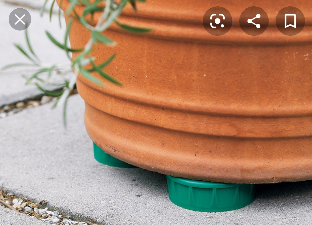 Bottle lids as garden container feet r/ZeroWaste