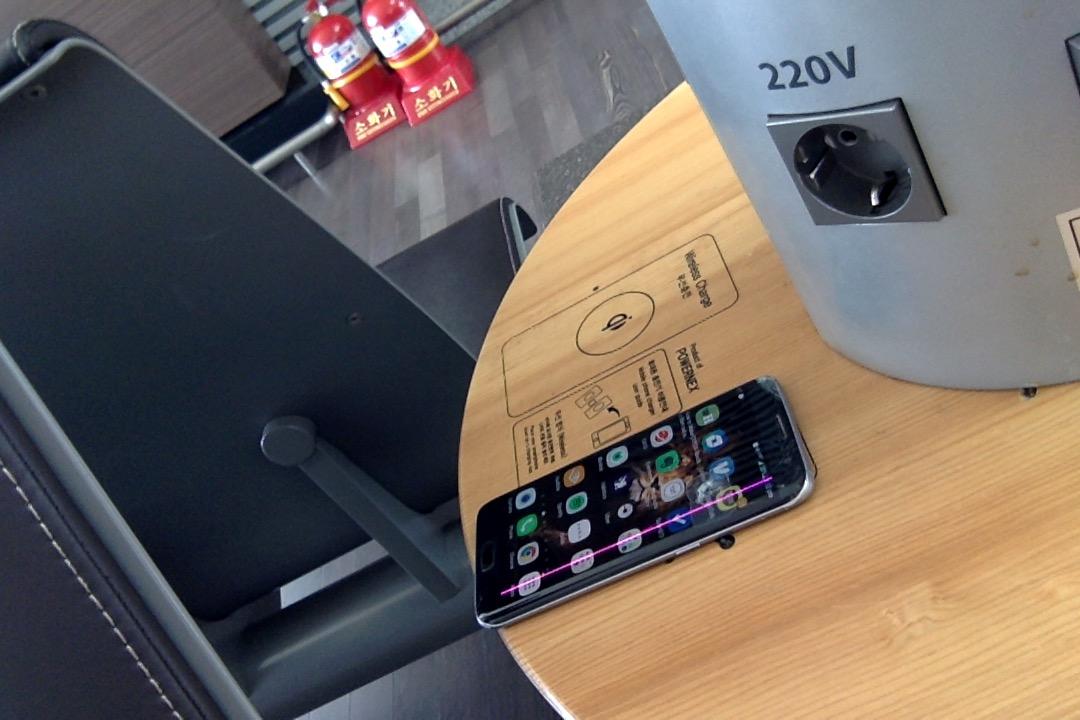 wireless charging tables at Incheon airport. r/mildlyinteresting