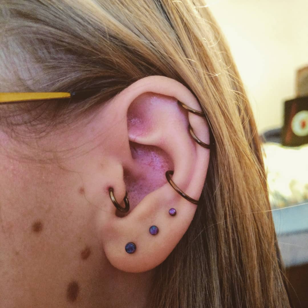 One of my ears finally has all matching jewelry and I love it. r/piercing