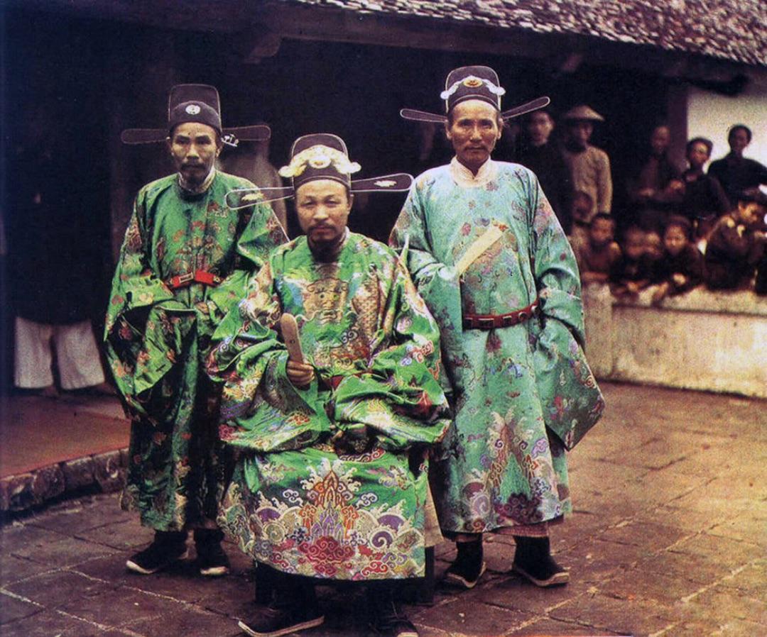 Mandarins of the Nguyên Dynasty, 1915 r/VietNam