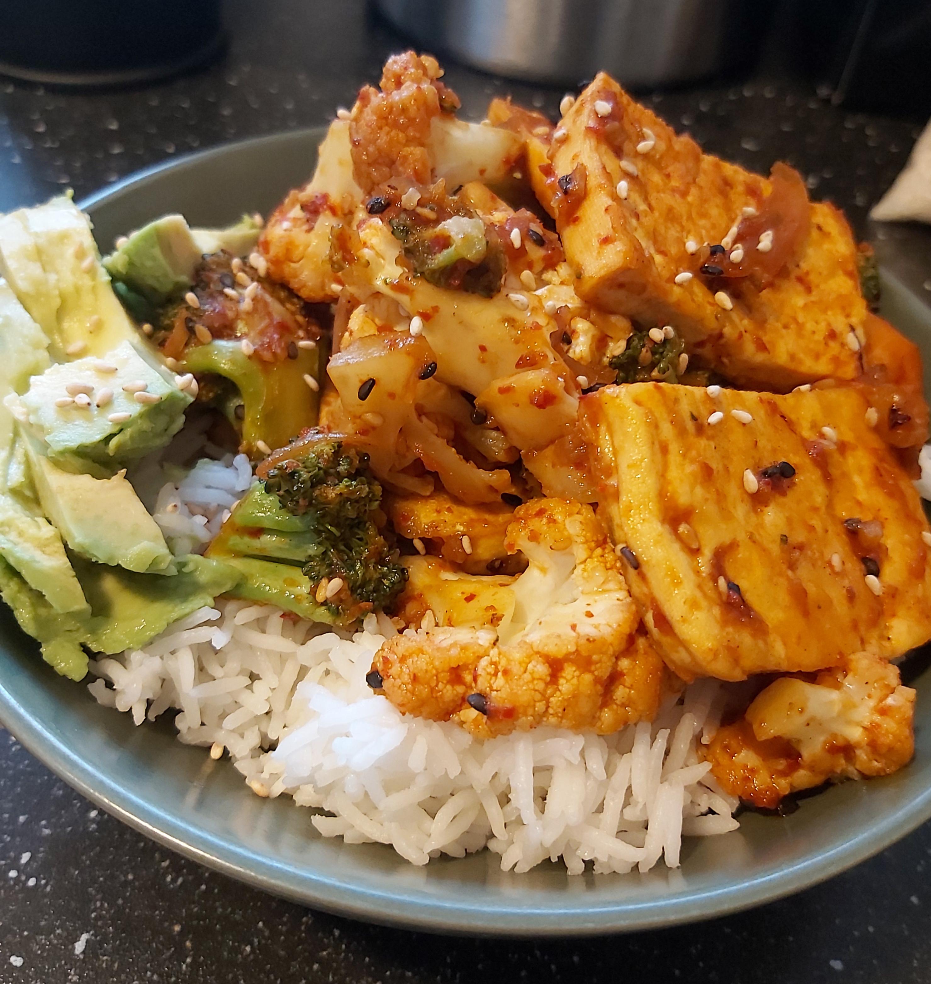 [Homemade] Spicy braised Korean tofu with avocado and rice. r/food