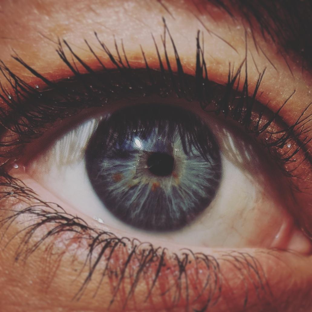 Dark blue. r/eyes