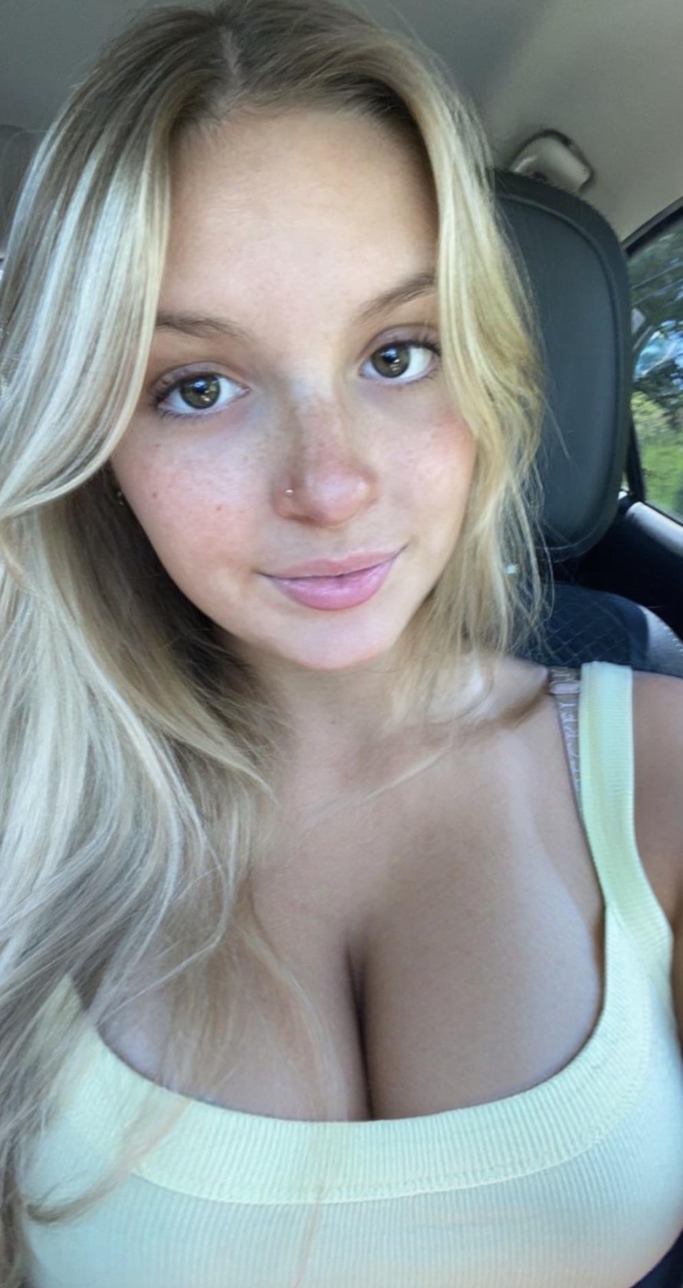 blonde cleavage : r/FreckledGirls