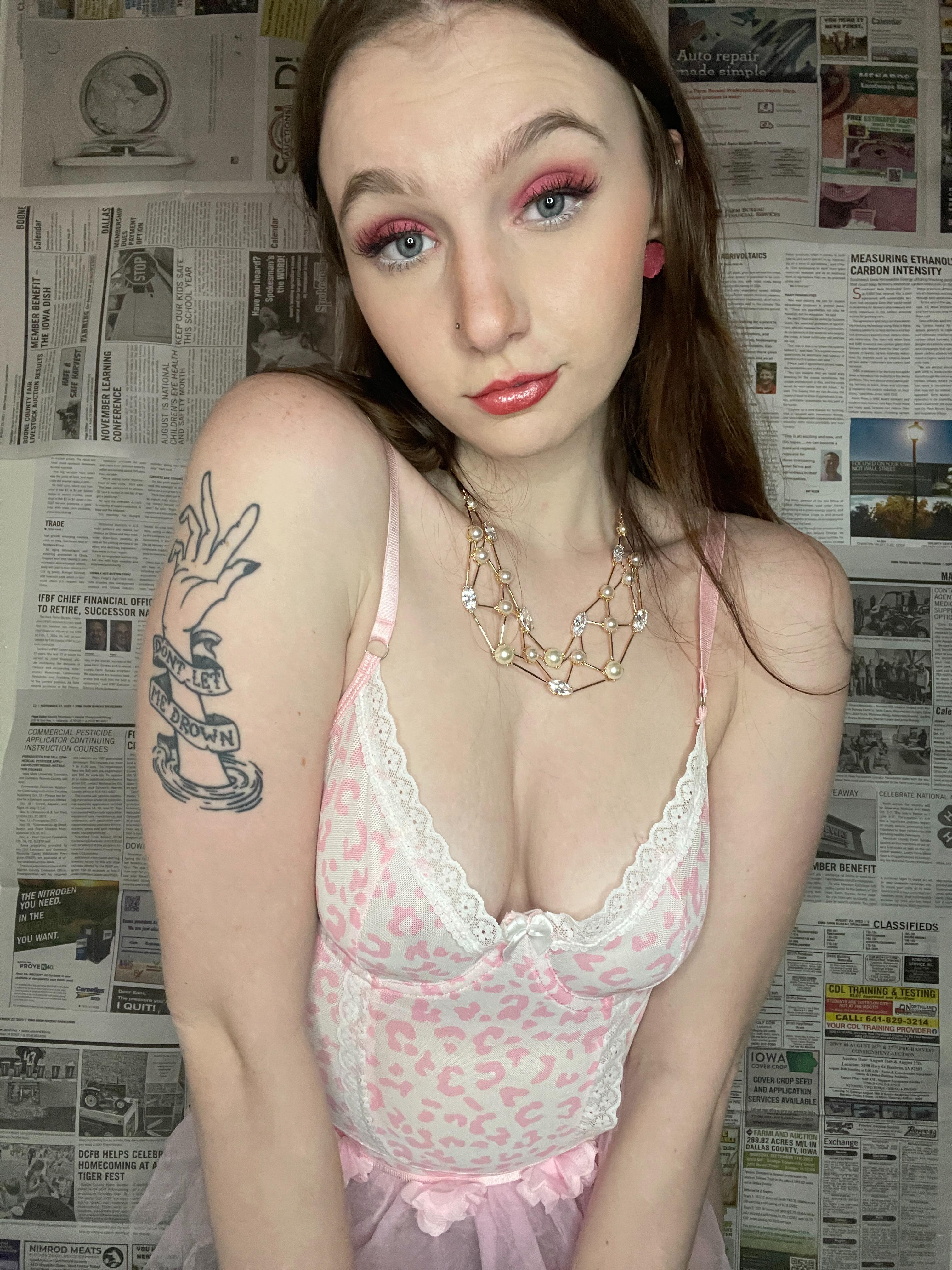 Do I look like I can Dominate men r/SluttyAF