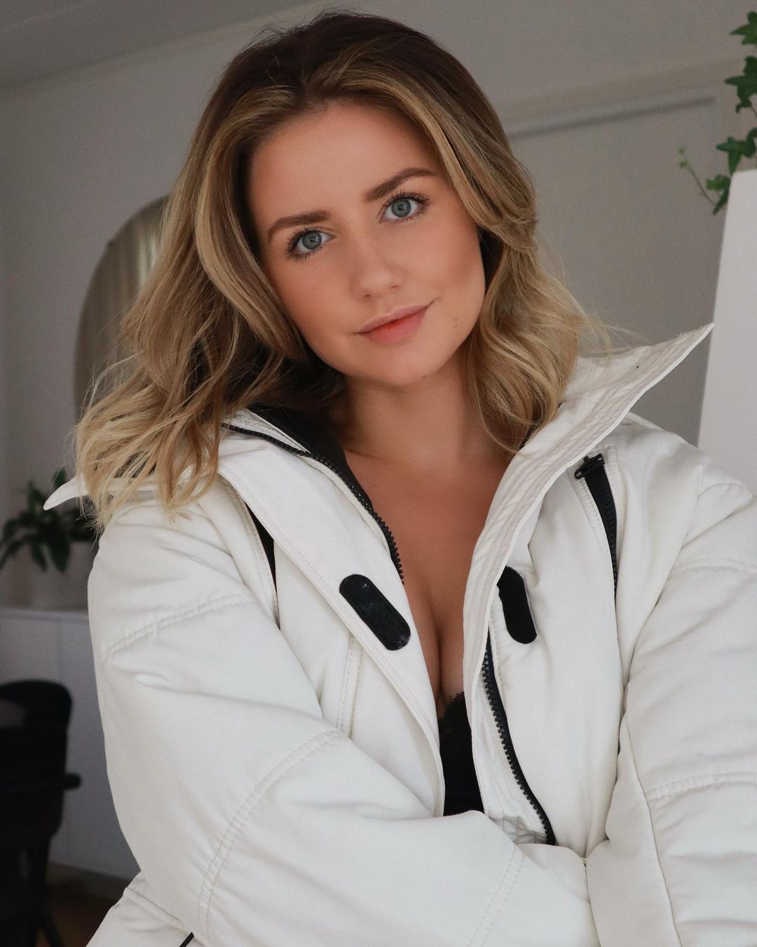 Sarah Eveliina [irtr] : BeautifulFemales