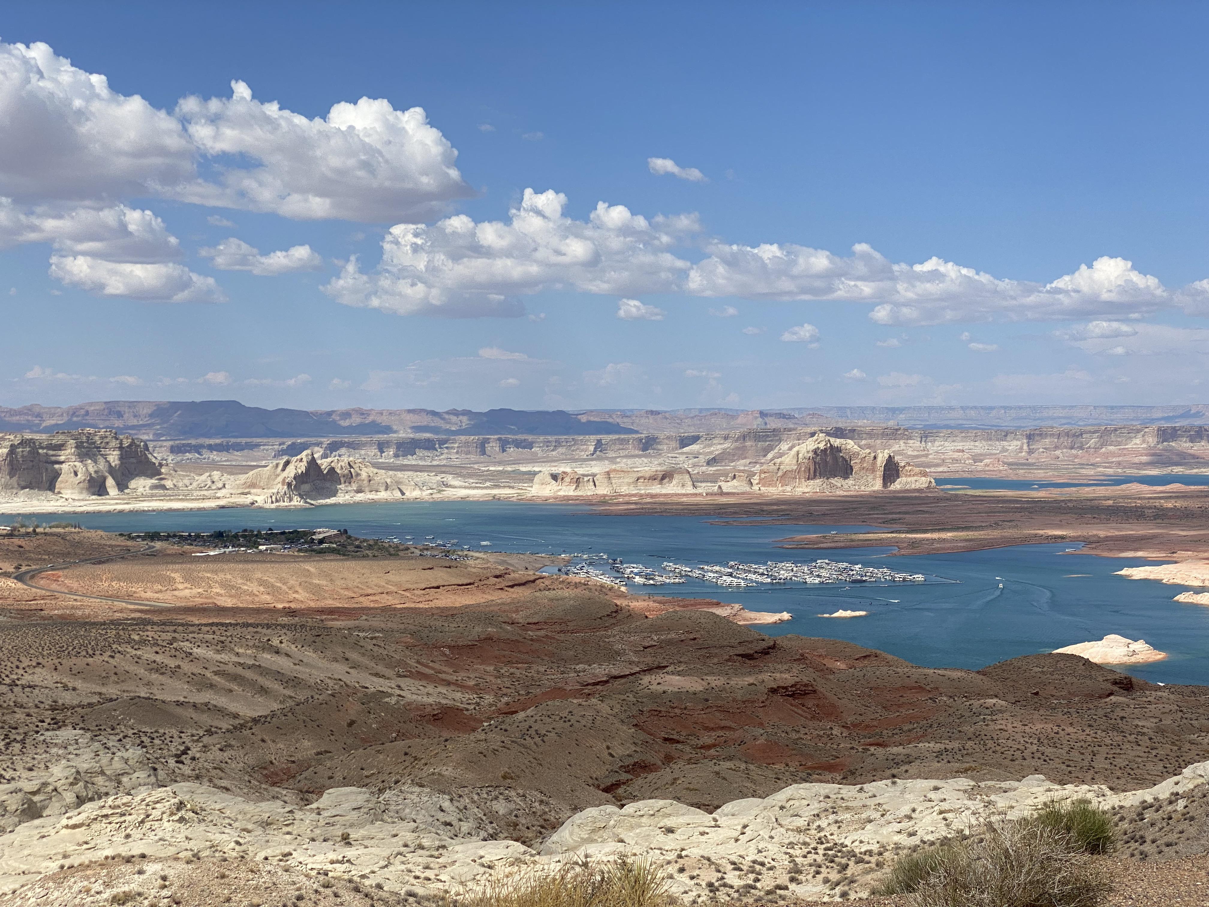 Hiking above Wahweap Marina at Lake Powell, AZ, USA travel and rhum