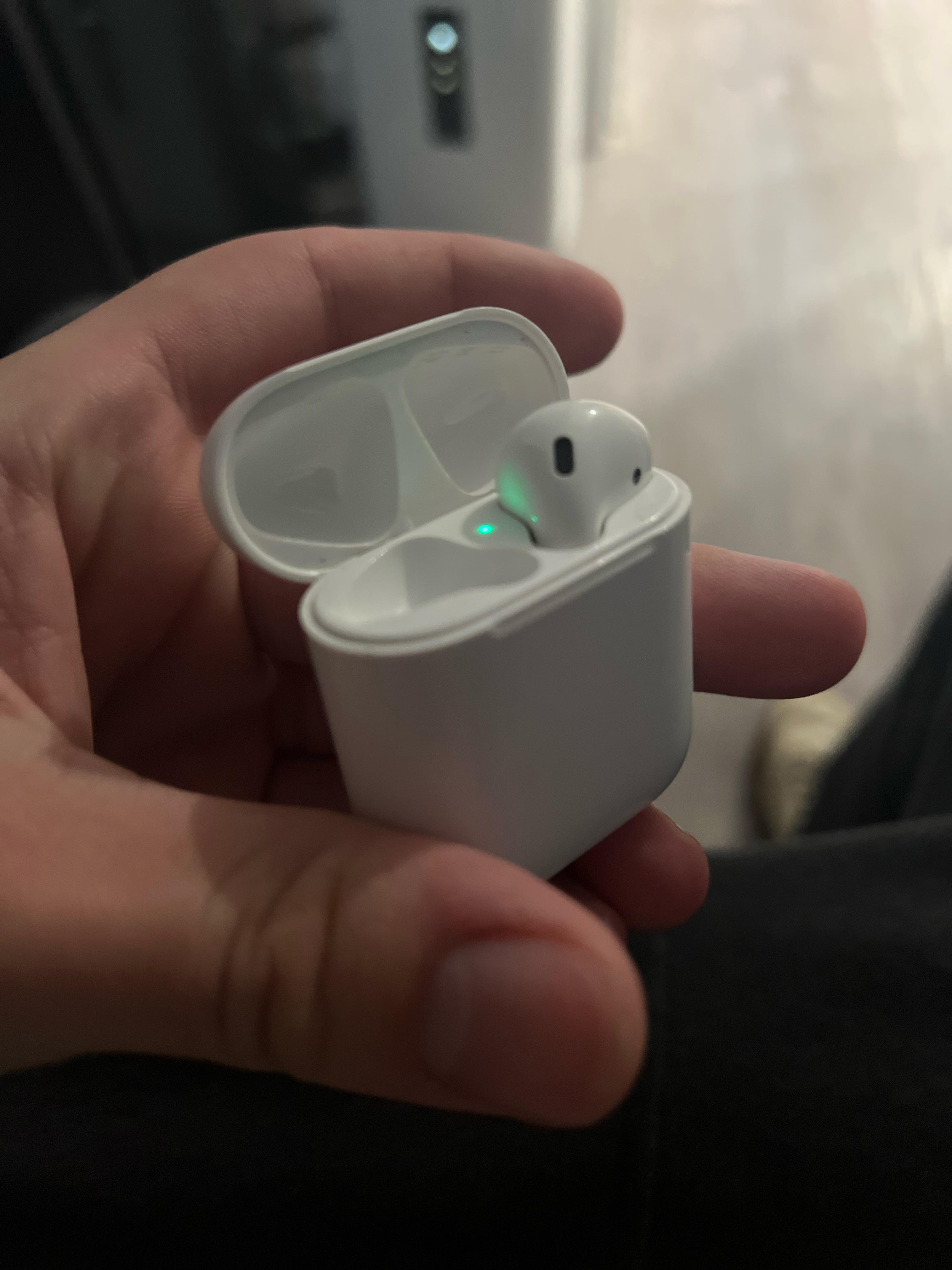 Found lost airpod on Cecil & broad. If you lost 1 airpod and the case