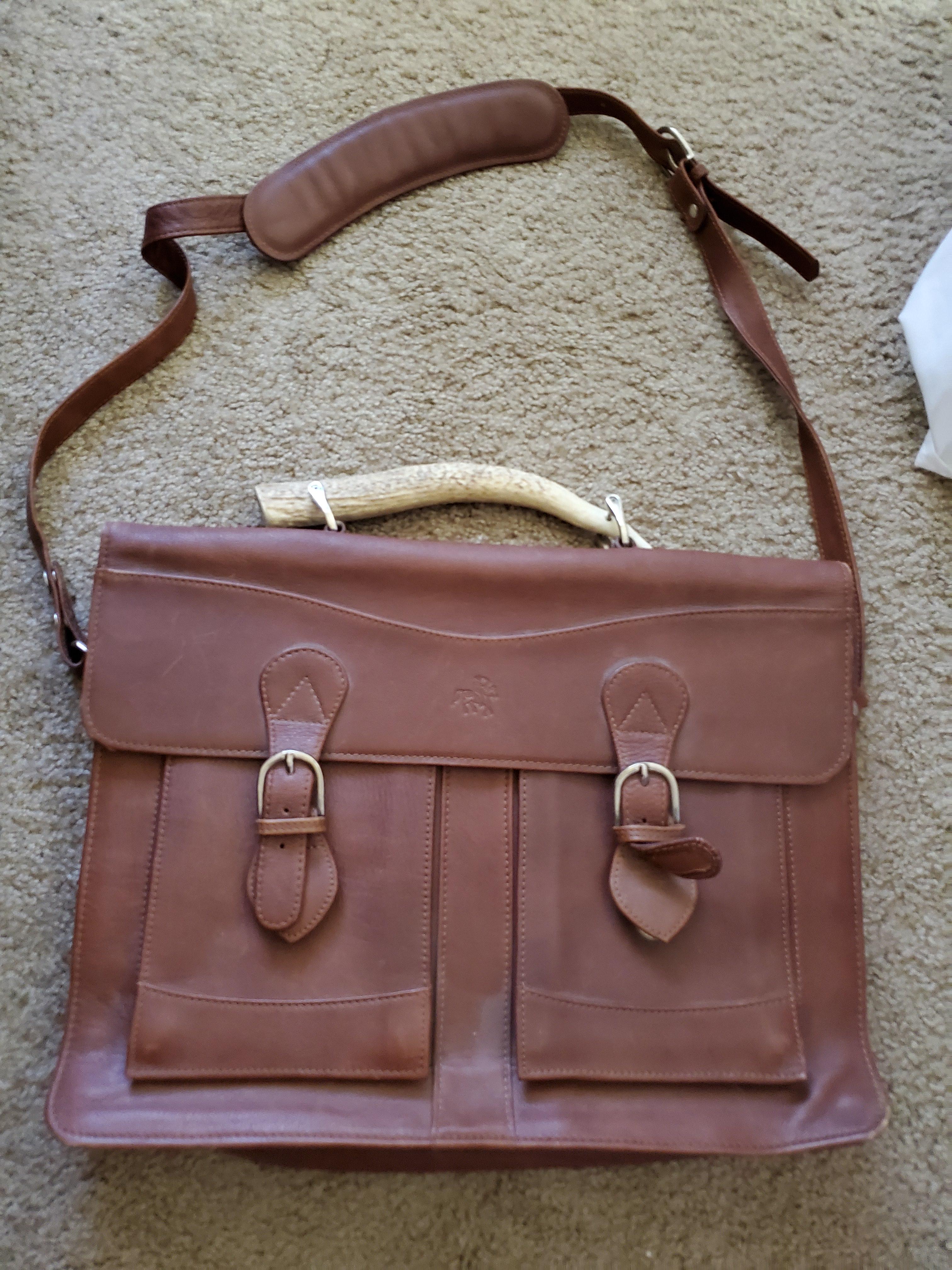 Can anyone identify what this is? I know its not a "handbag" but this is the closest I can find