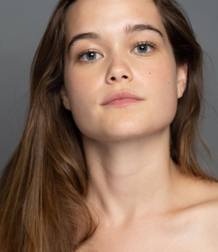 Sarah Catherine Hook : celeb_jawlines