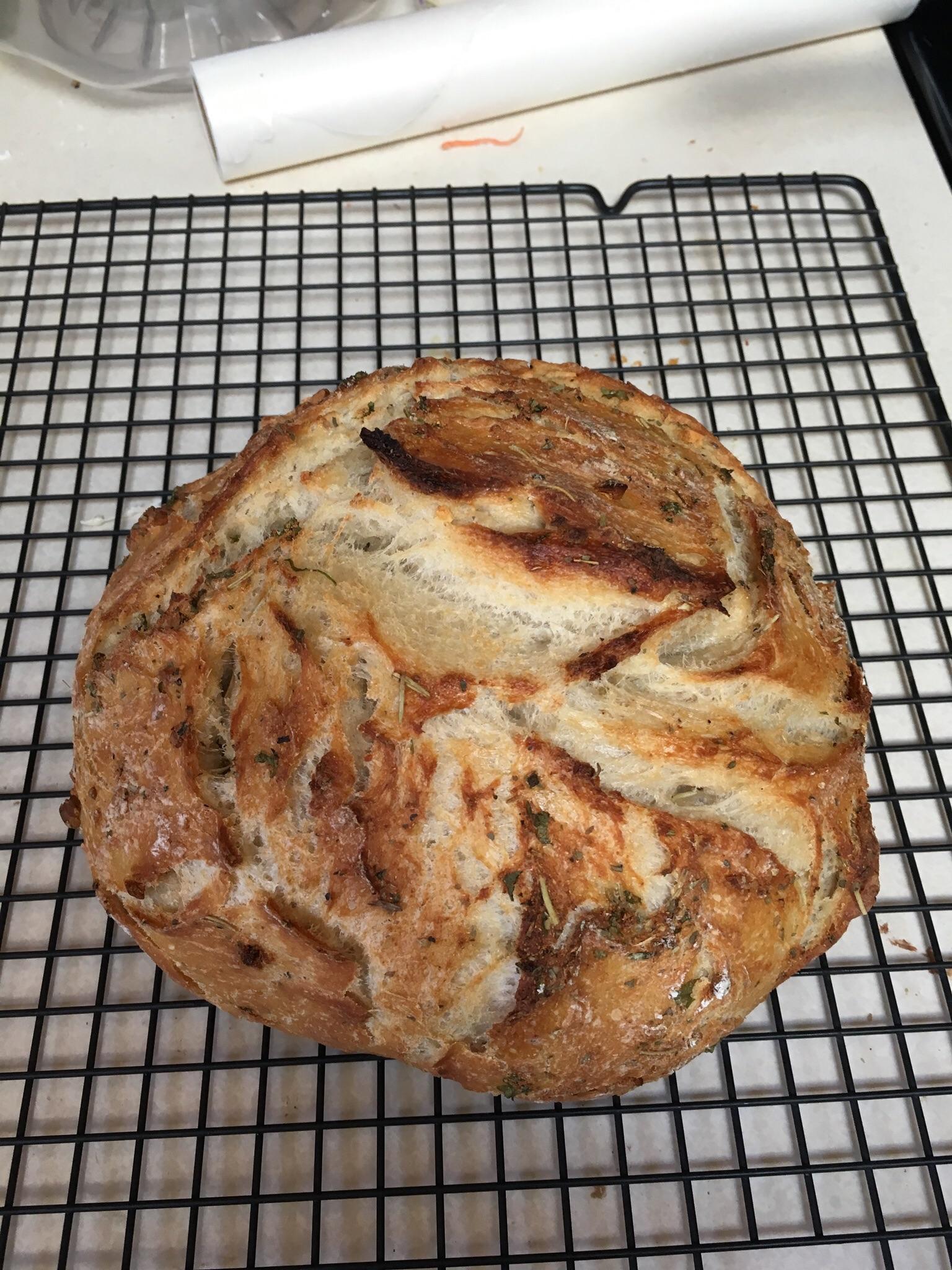 Garlic no knead bread [no recipe] r/Breadit