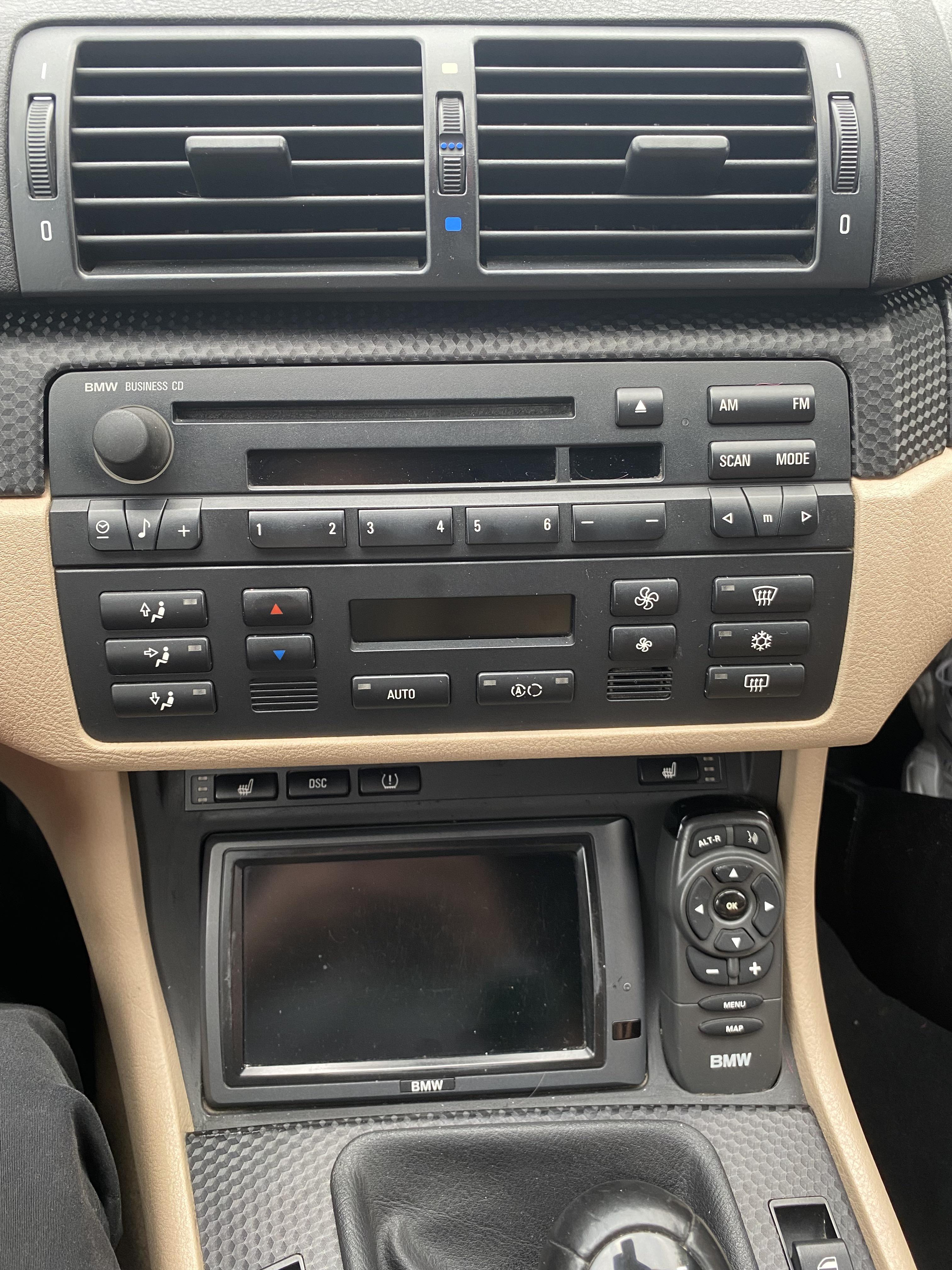 Is there a way to make a volume bar appear on the business cd screen