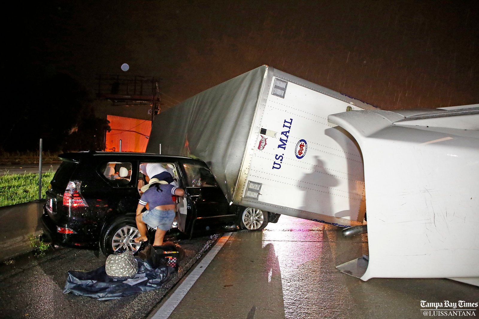 Tornado flips truck on SUV on I4. No injuries. r/florida