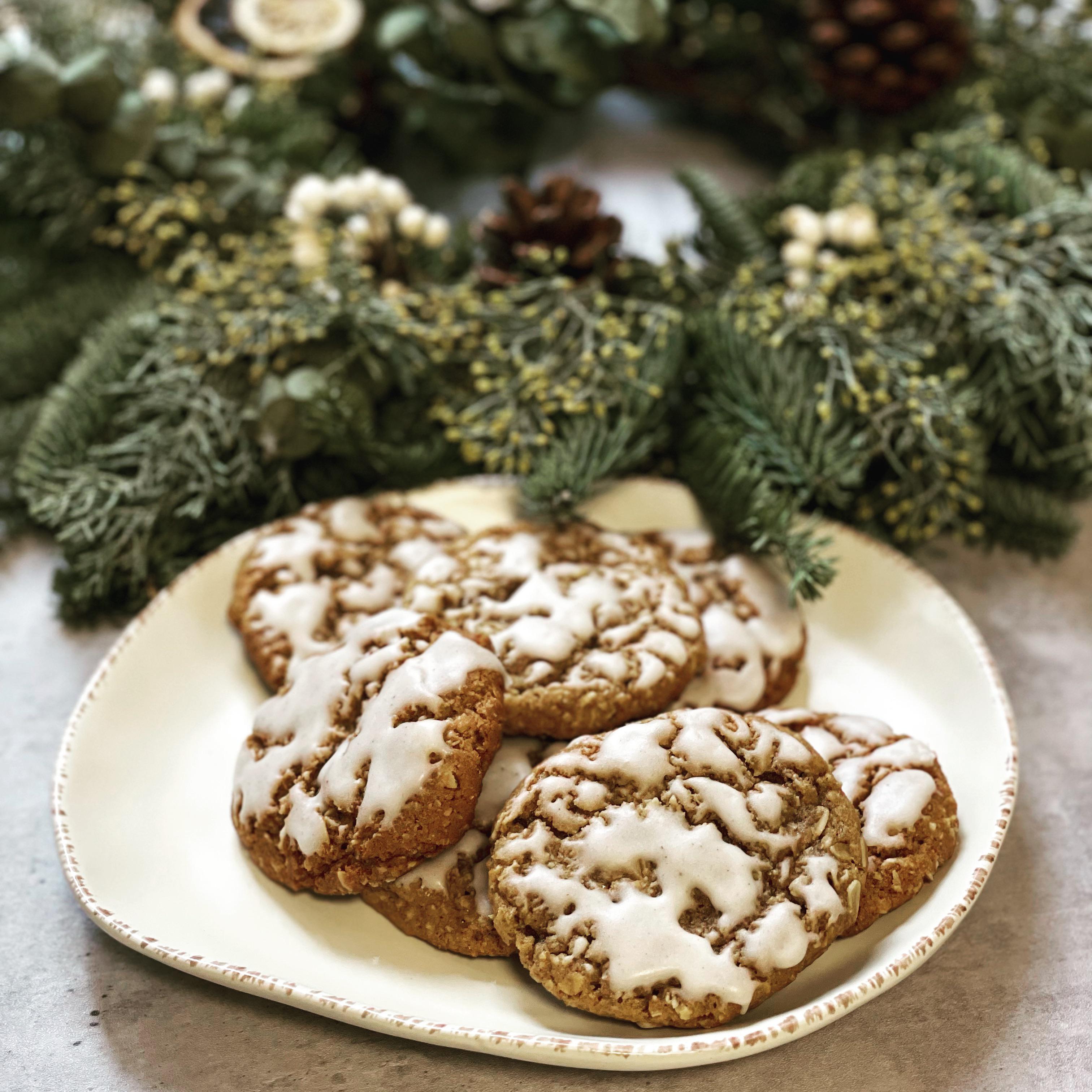 Iced gingerbread oatmeal cookies are my new holiday favorite! r/Baking