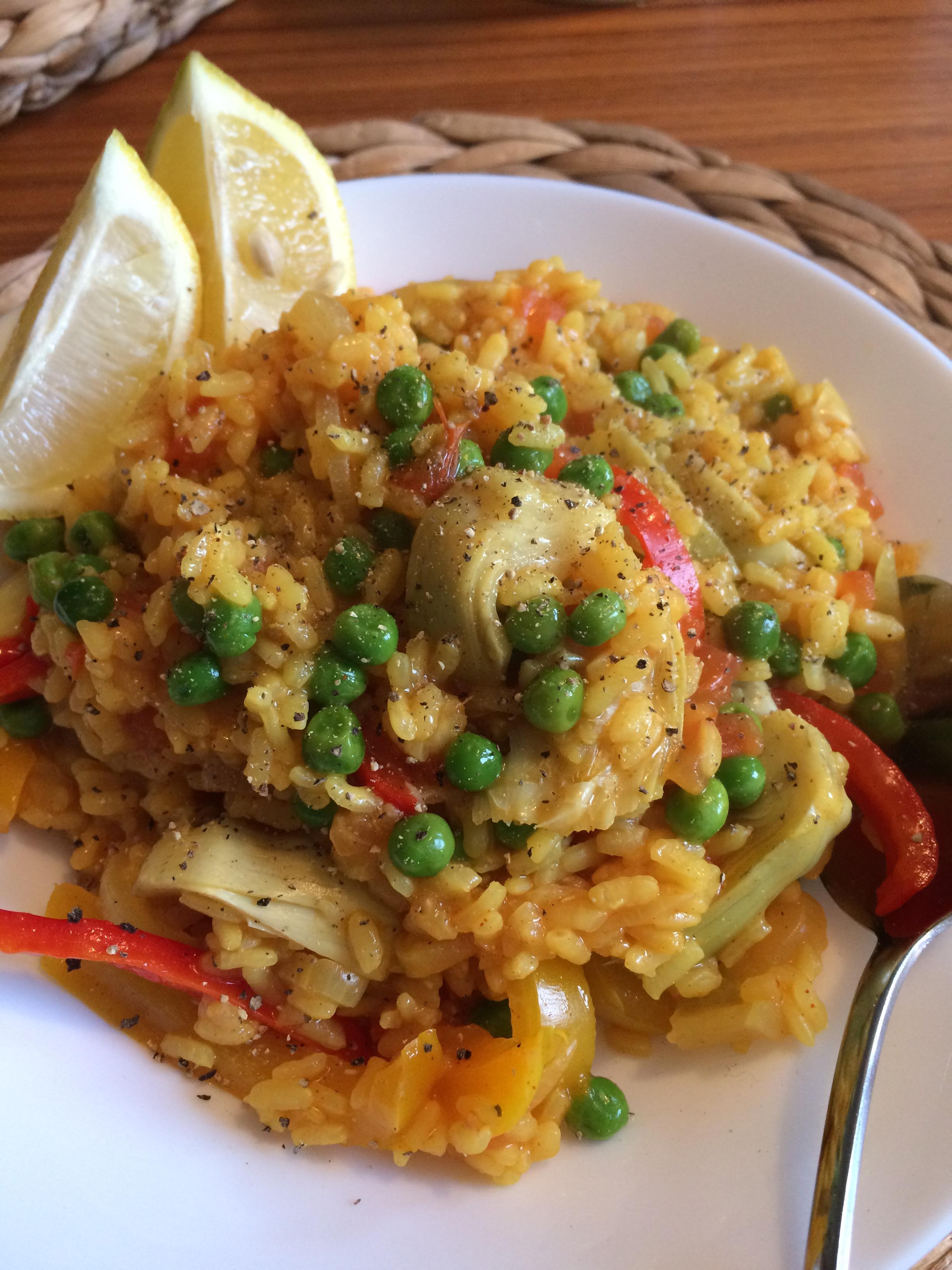 Vegetable paella with peppers, peas, onions and tinned artichoke hearts