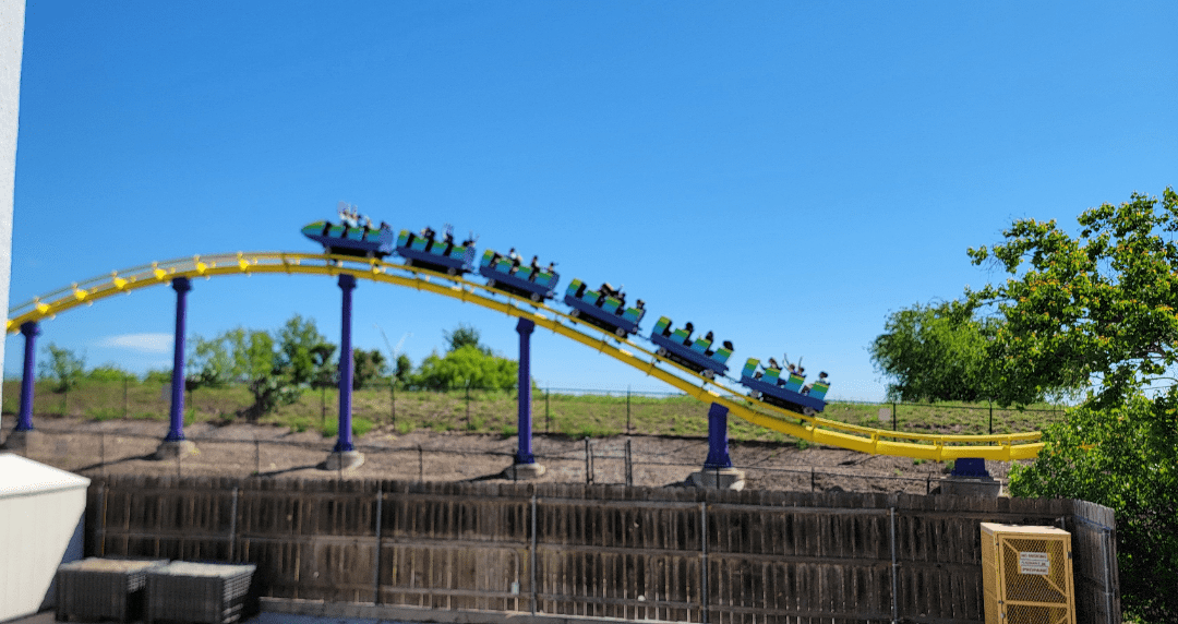 [Steel Eel, SeaWorld San Antonio] Look right when on the midcourse to