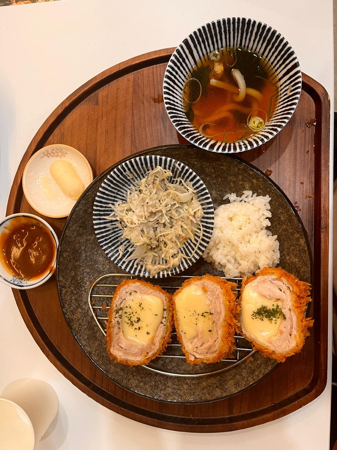 Japanese Tonkatsu eaten in Korea. r/FoodPorn