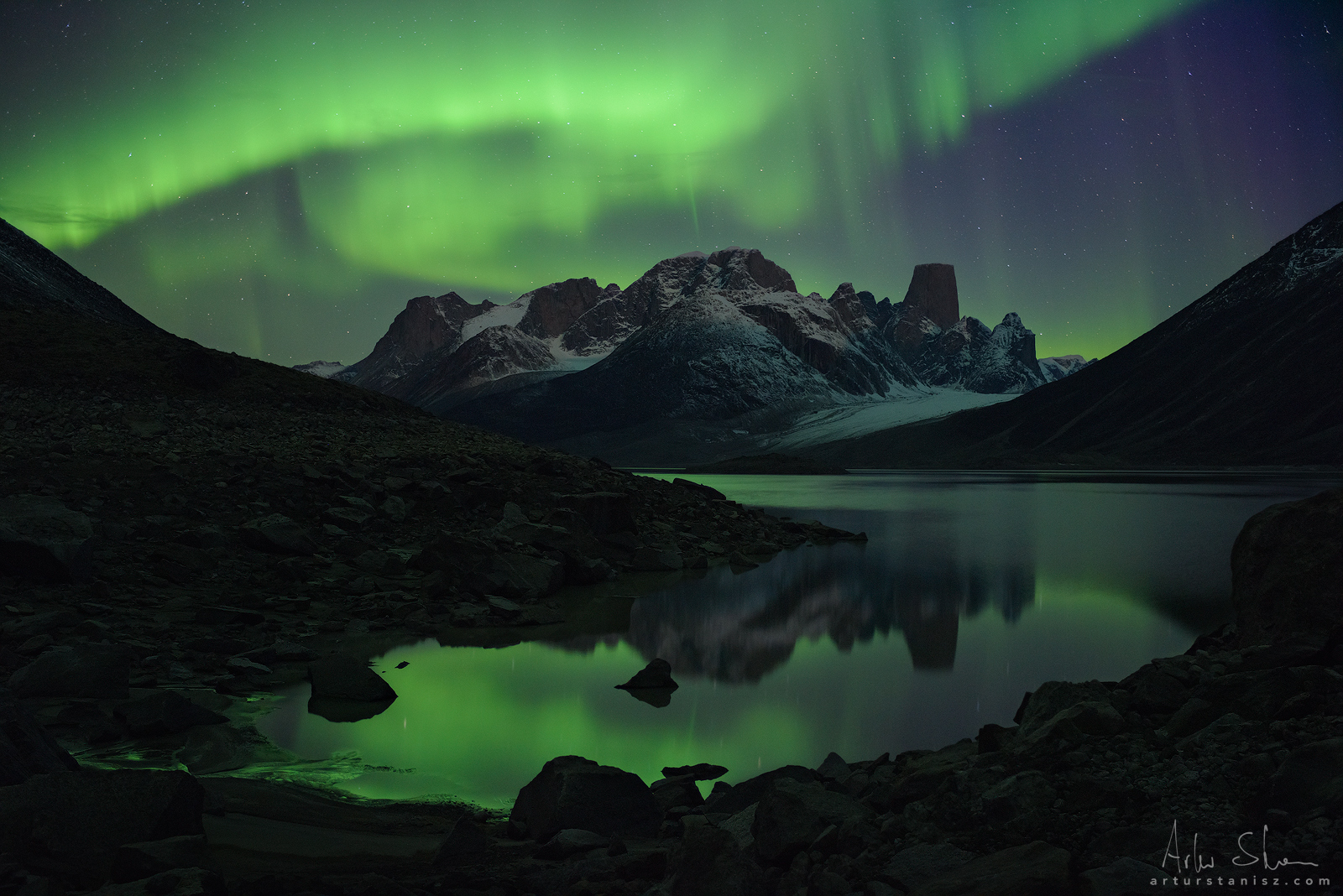 Midnight Tranquility, Baffin Island, Canada, 2018[oc][1600x1068] r