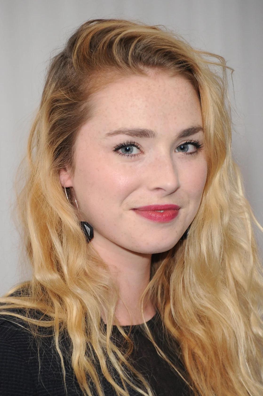 Freya Mavor : TheBookOfBeauty