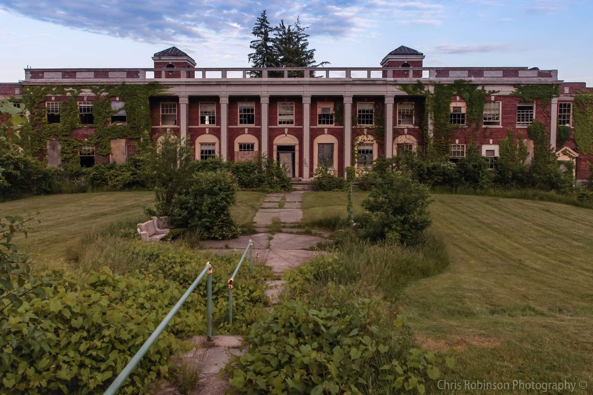 Old Iola tuberculosis sanatorium in Rochester,New York [5616x3744] [OC