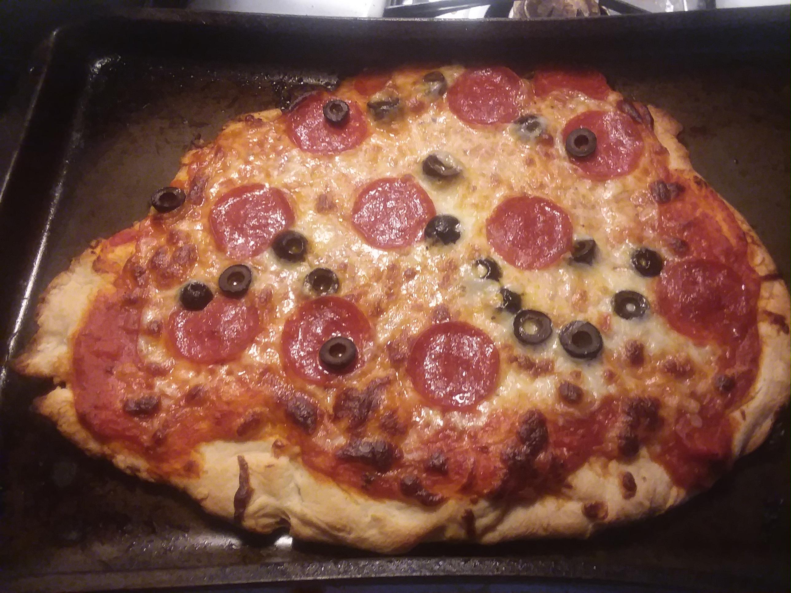 [homemade] Pepperoni and black olive pizza r/food