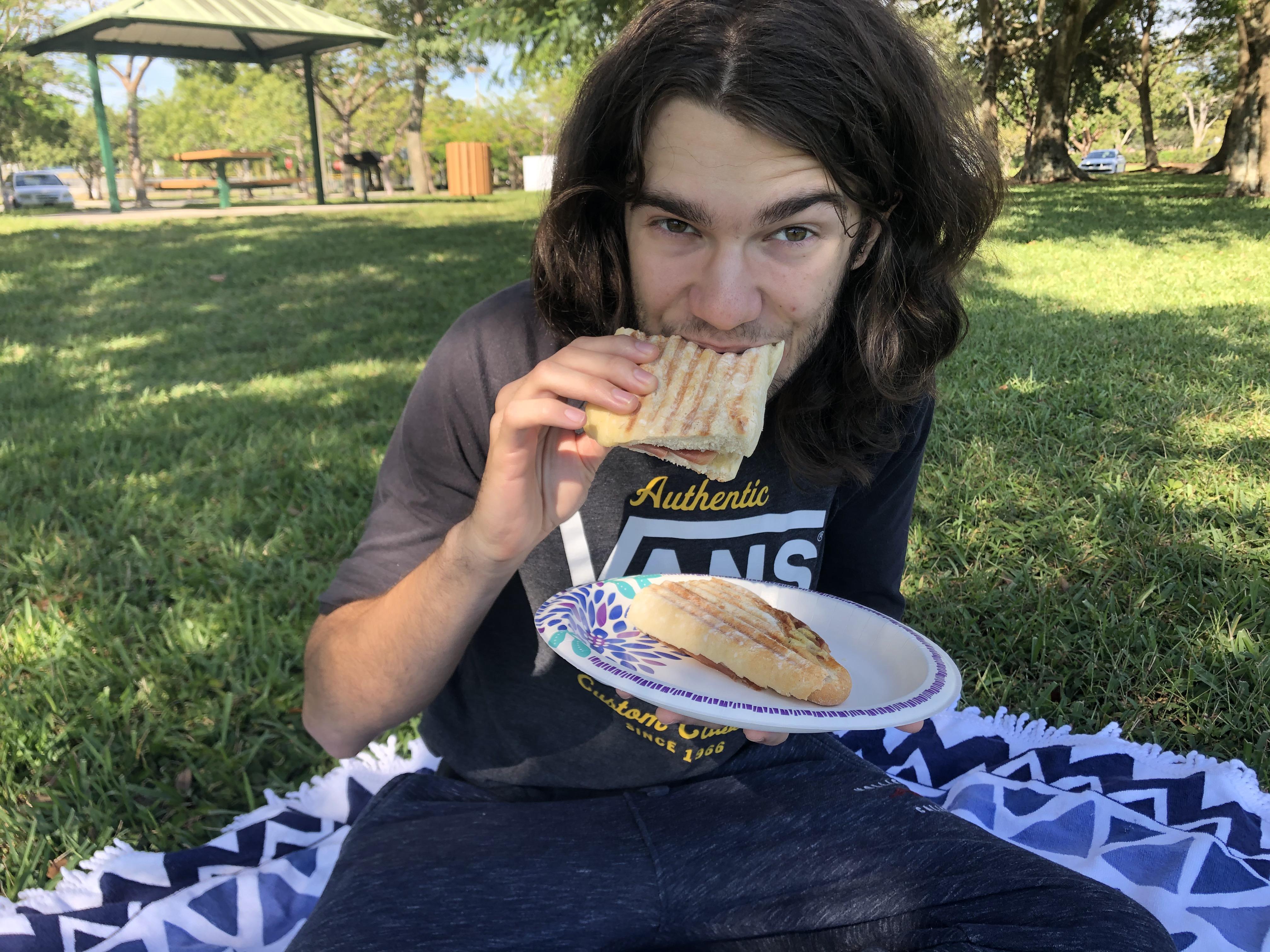 Throwback to a picnic date I had with my boyfriend. Looking forward to