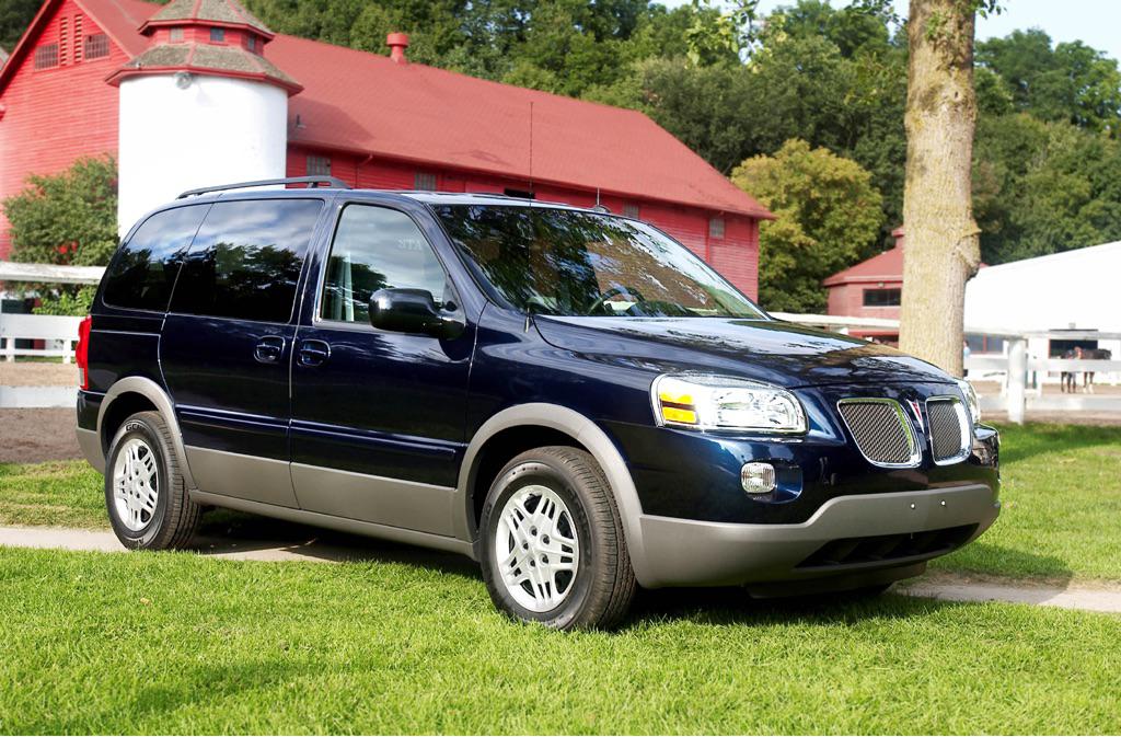 2005 Pontiac Montana SV6 The official car of… r/regularcarreviews