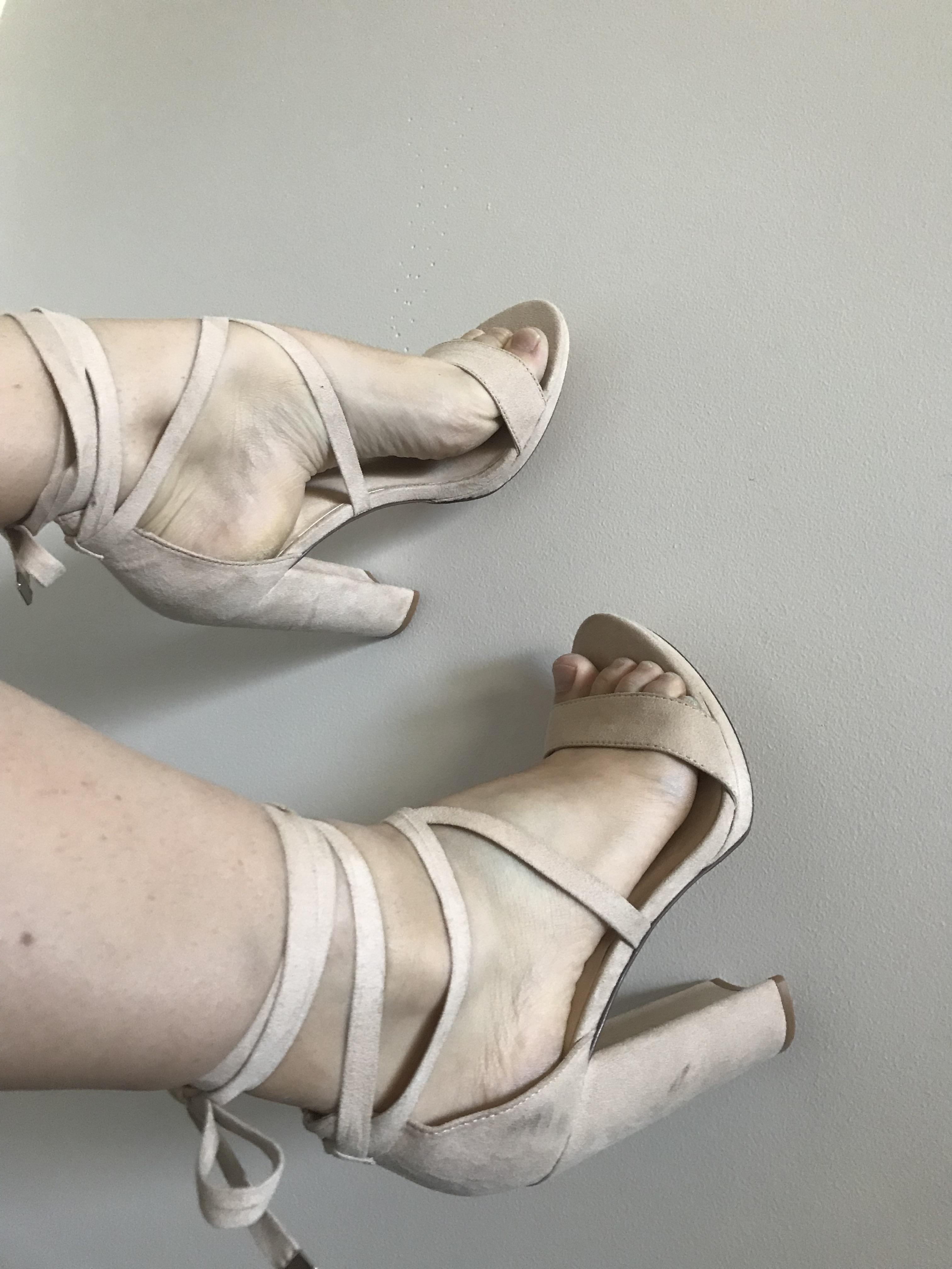 What colour should I paint my toes? r/VerifiedFeet