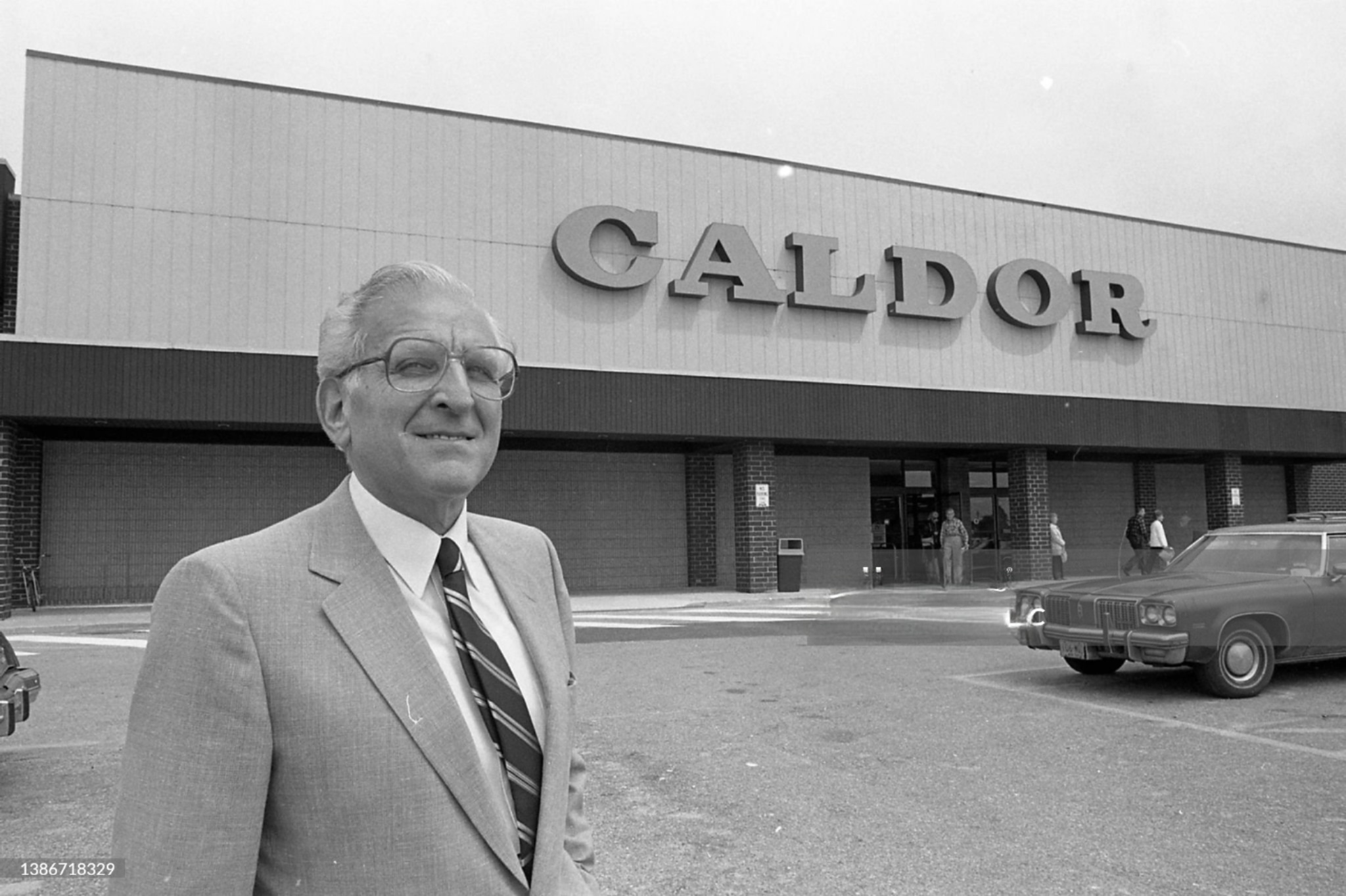 Bridgehampton, N.Y.; Carl chairman of Caldor department stores