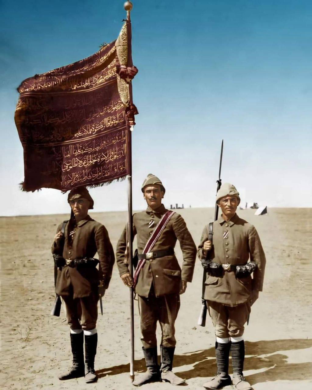 Ottoman soldiers stationed in Palestine during the first World War. r