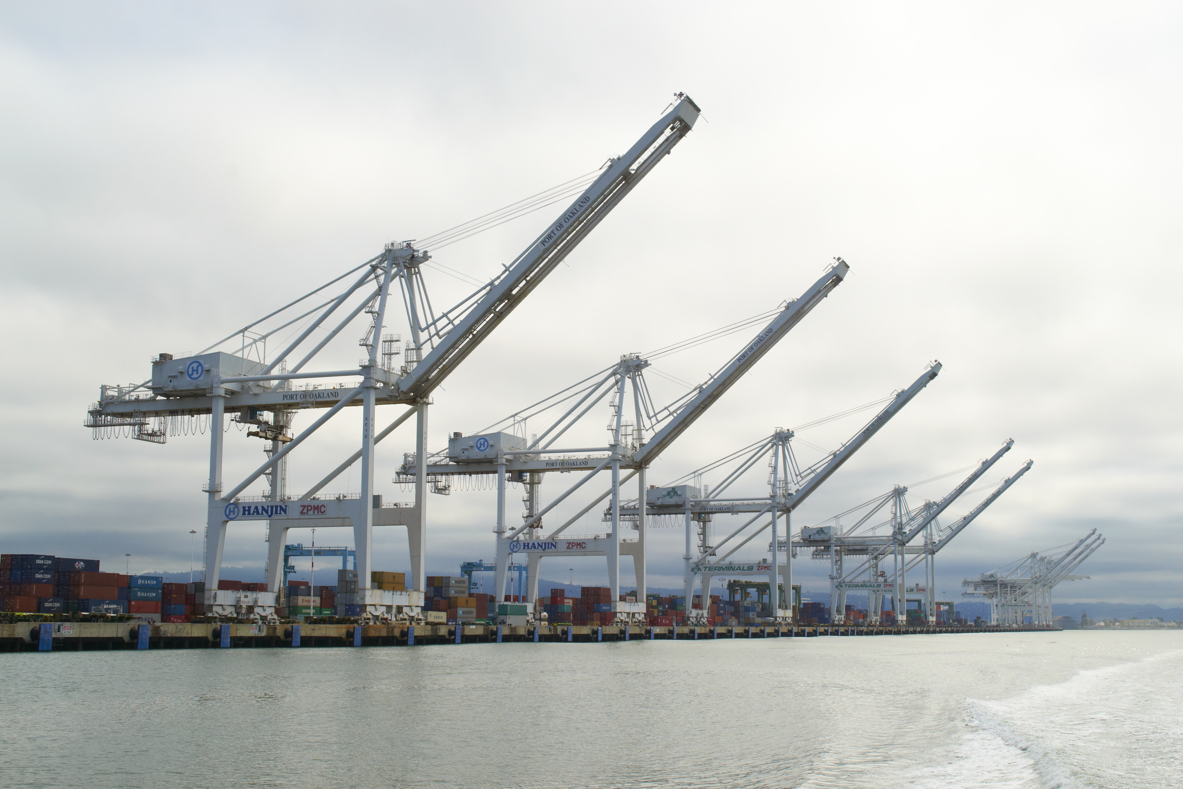 Container Cranes, Port of Oakland [OC][4500x3000] r/InfrastructurePorn