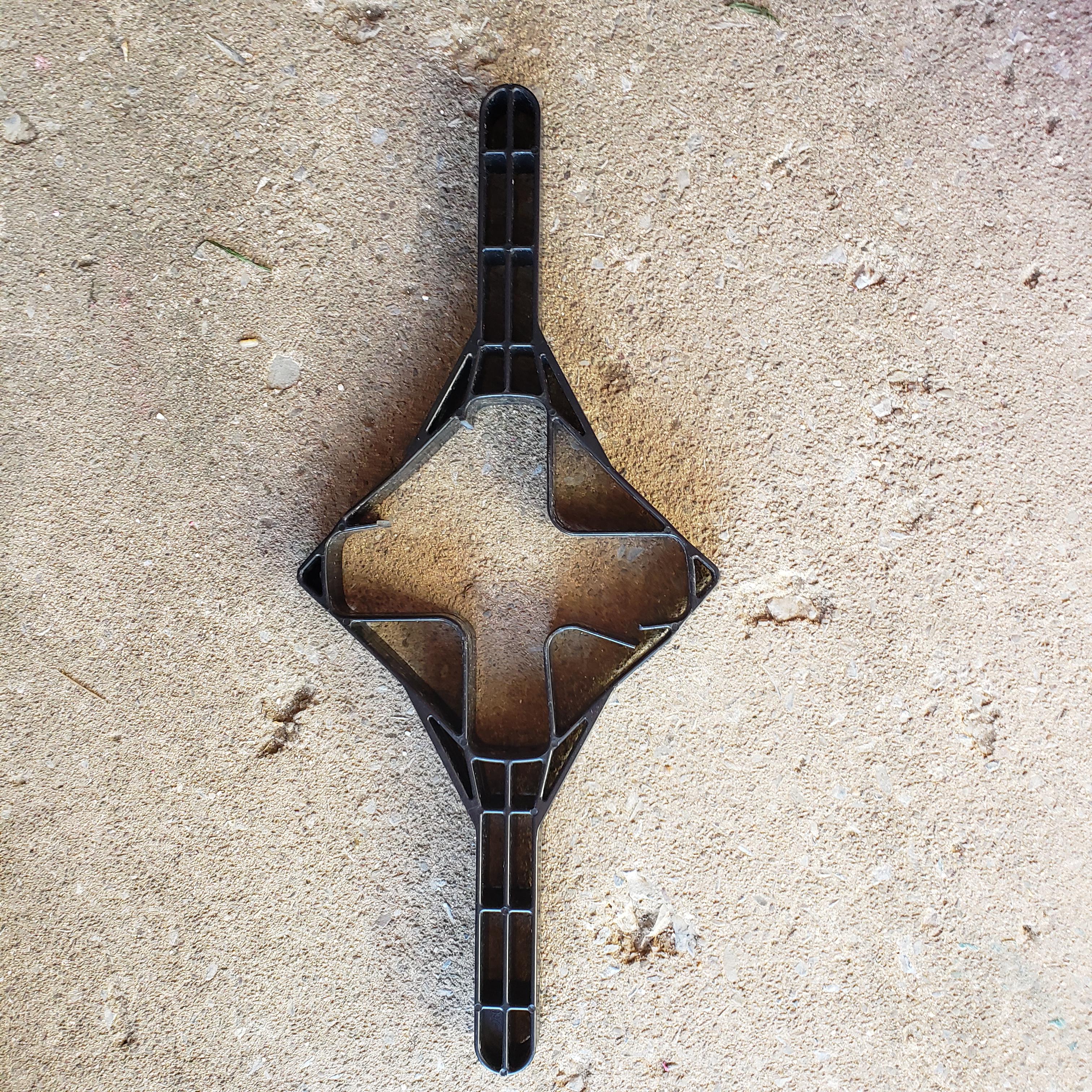 What is this tool that is used to remove the lid on the pump skimmer