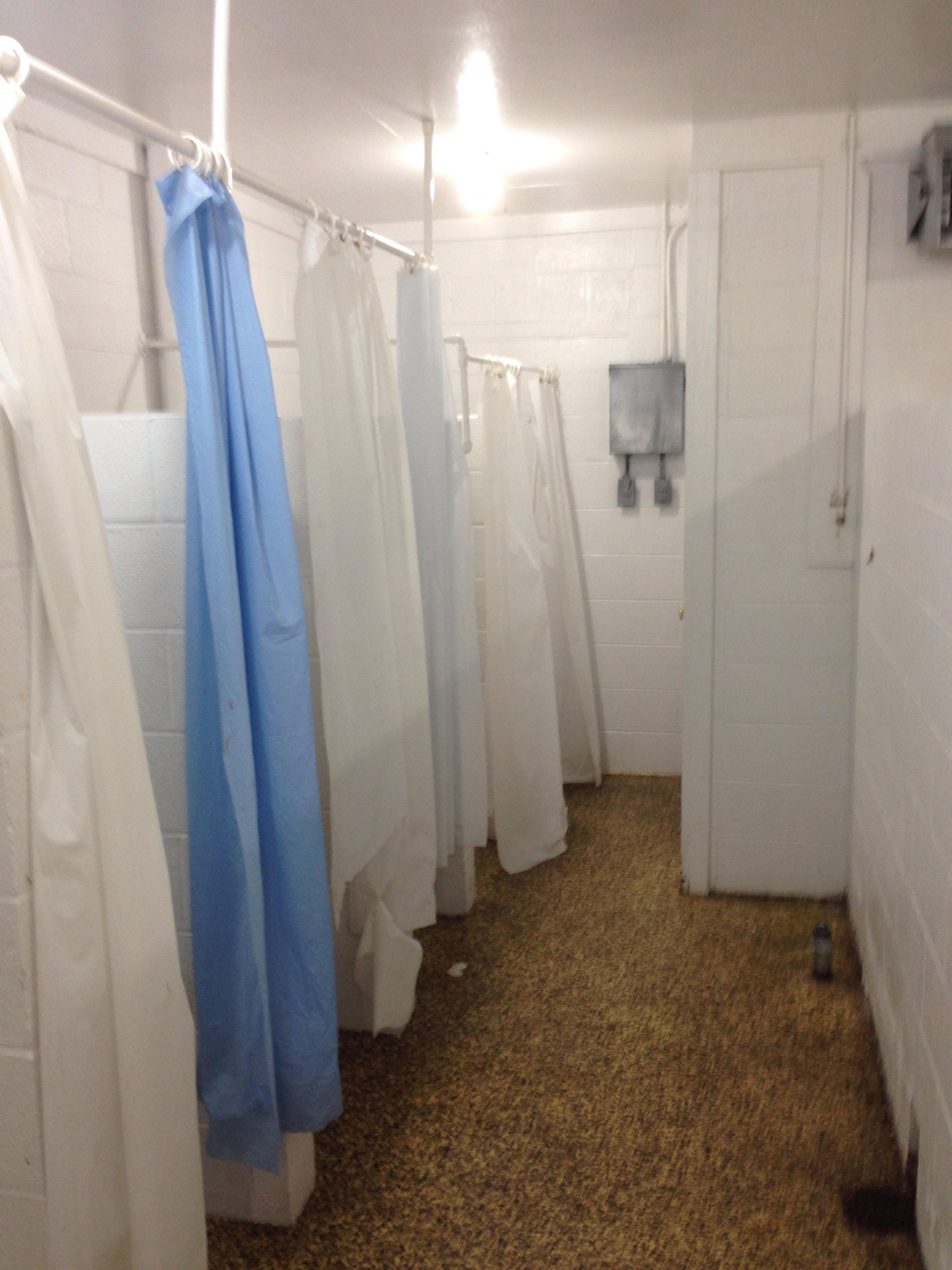 The bathroom of the backrooms r/backrooms