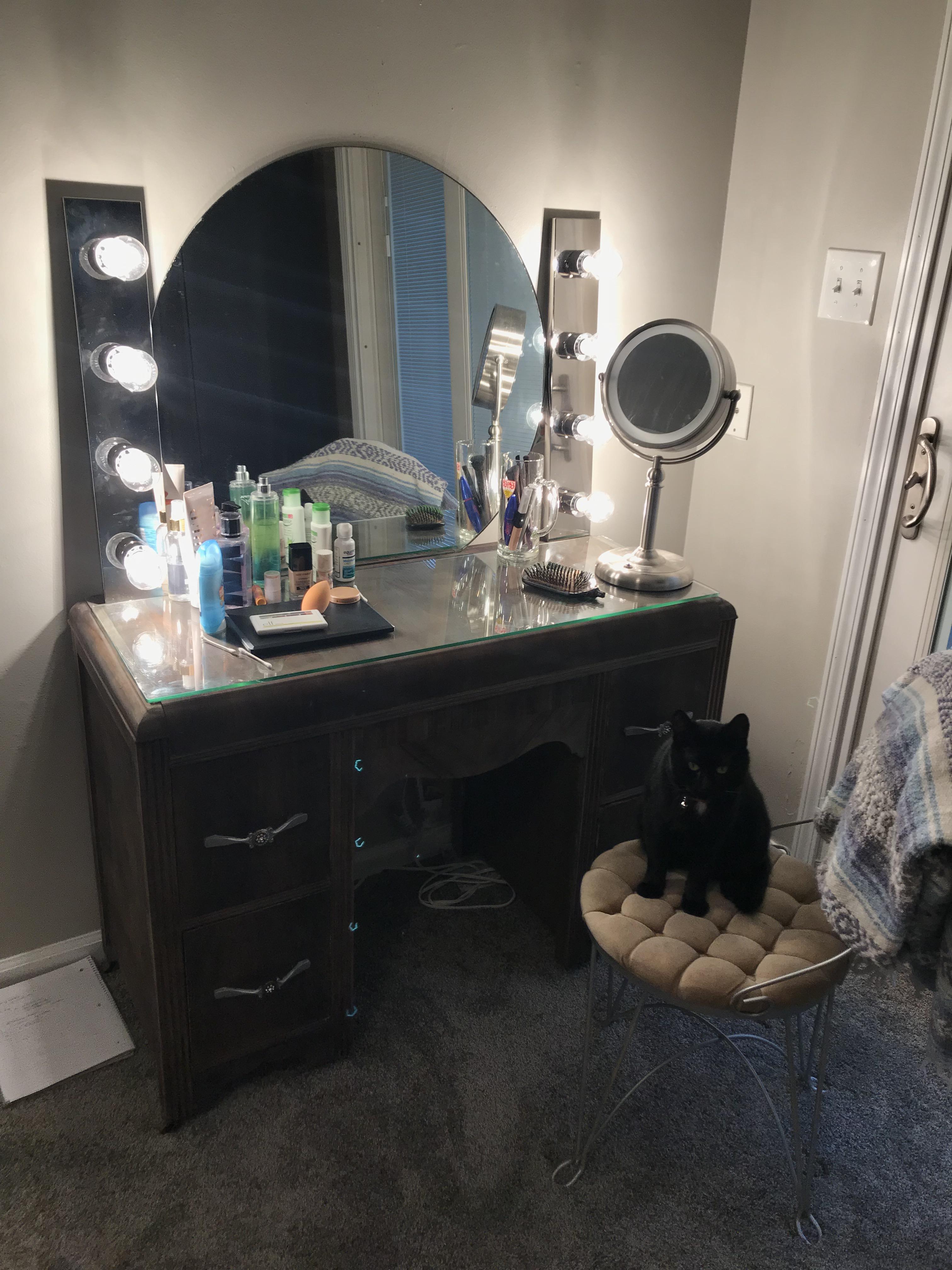 New Battlestation 😍 r/MakeupAddiction