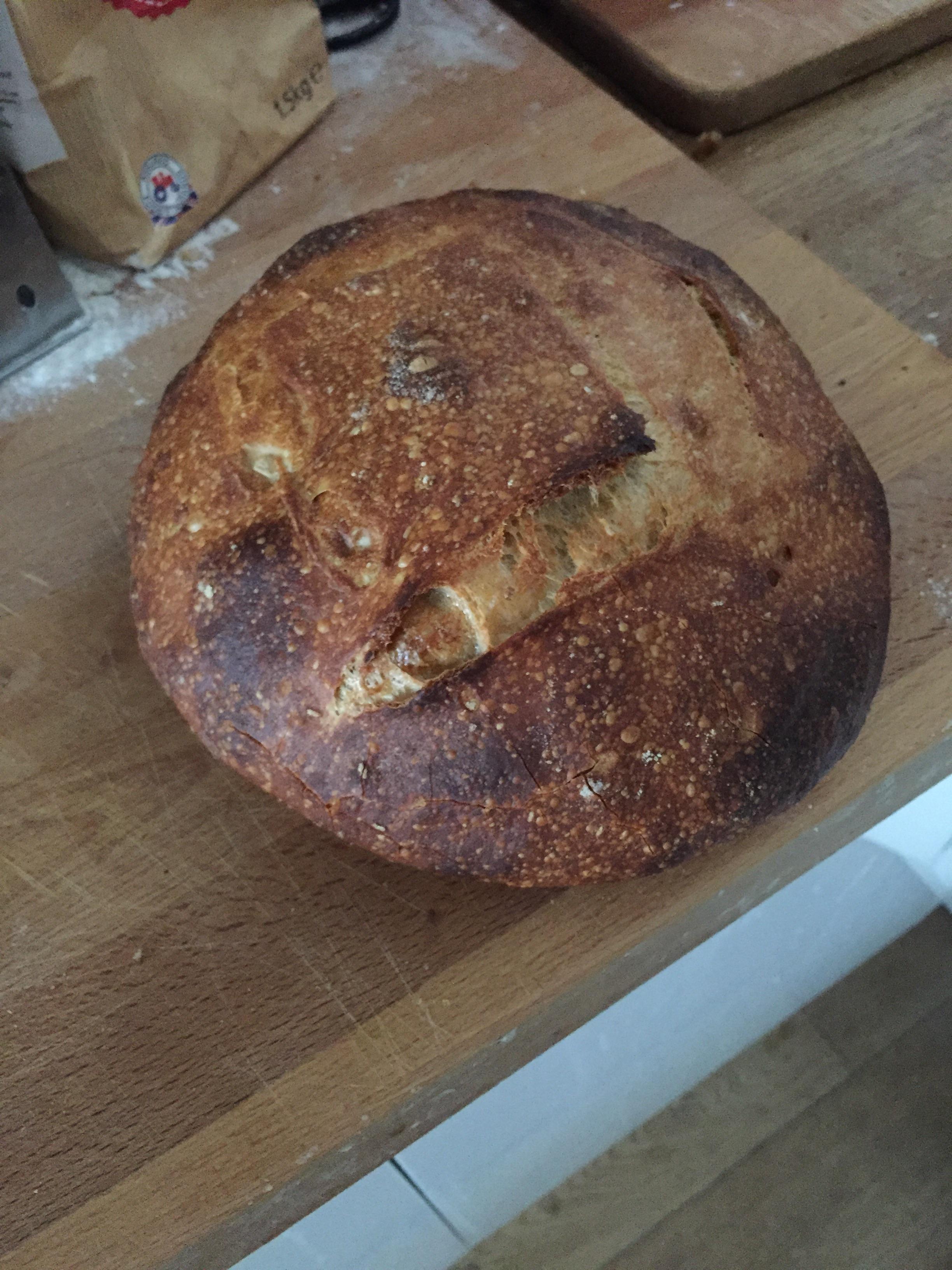 White sourdough 75 hydration... pleased with colour and crust r/Breadit