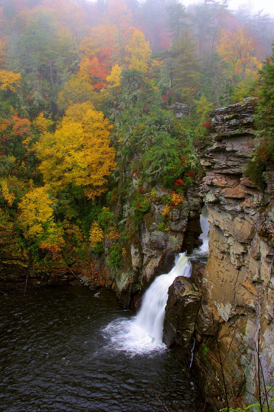Linville Falls, Blue Ridge Parkway in North Carolina r/iphonewallpapers