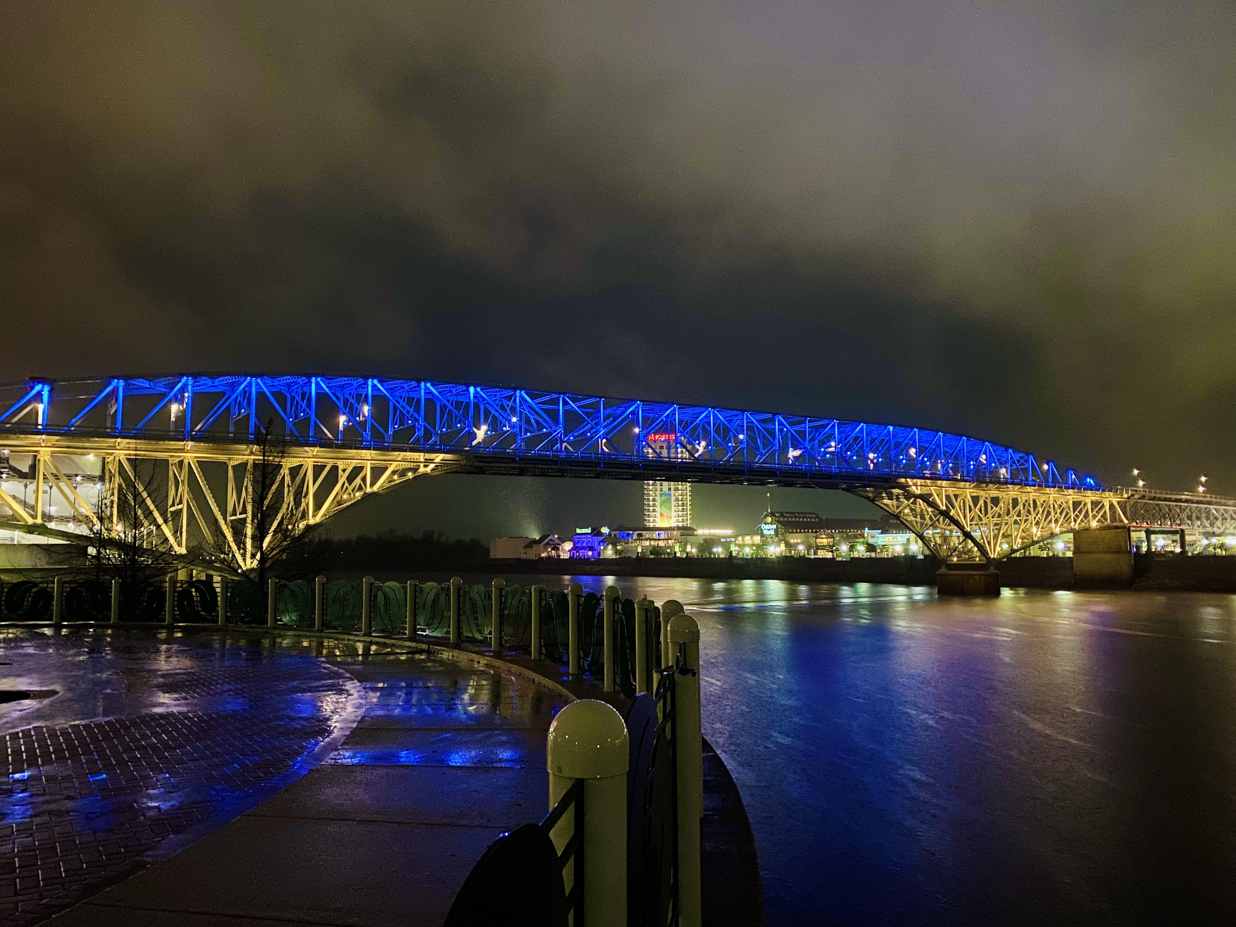 Texas Street Bridge lit in solidarity for the citizens of Ukraine 🇺🇦