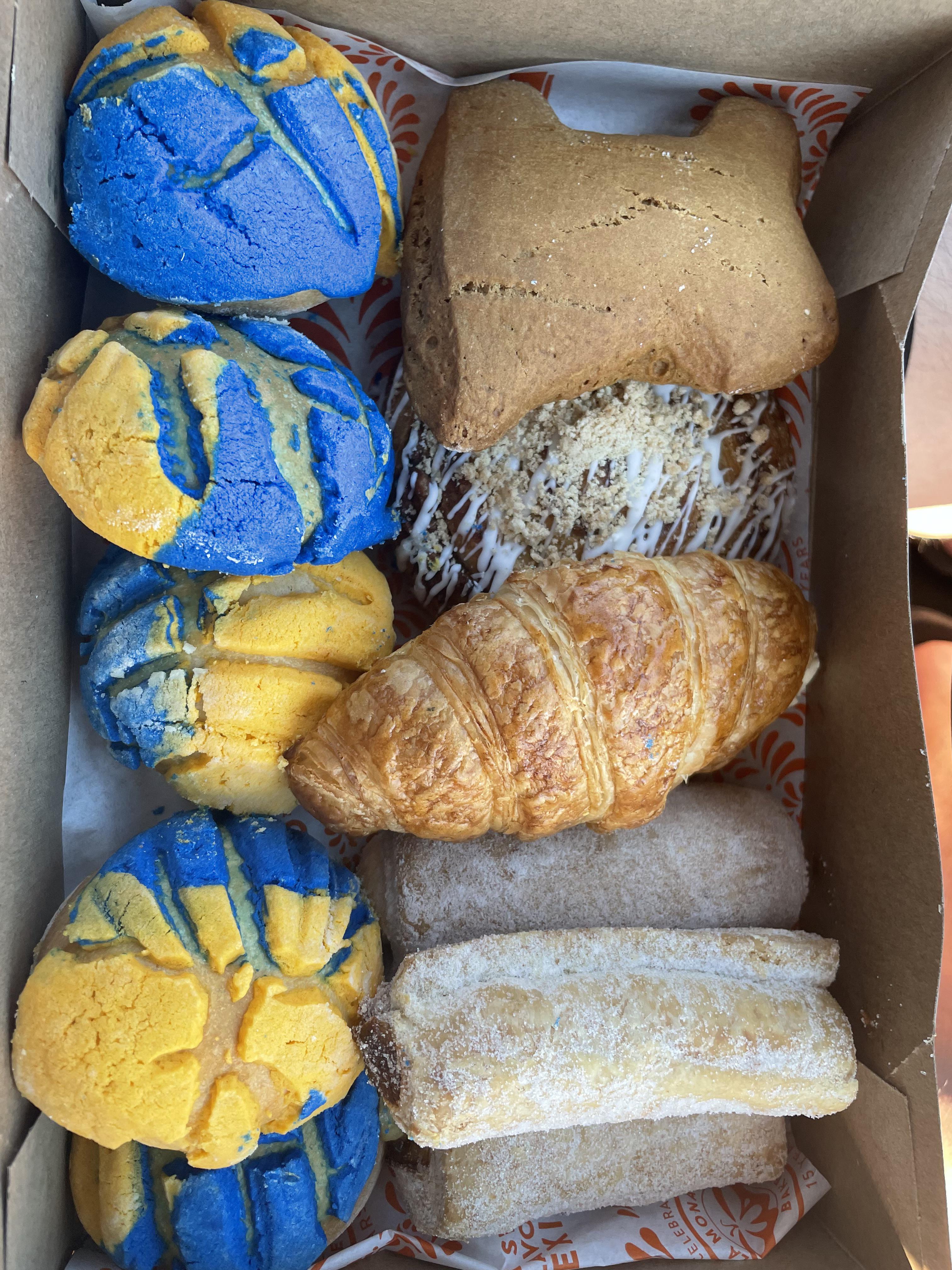 Seems we got the panaderías(bakeries in Spanish) into the Rams team