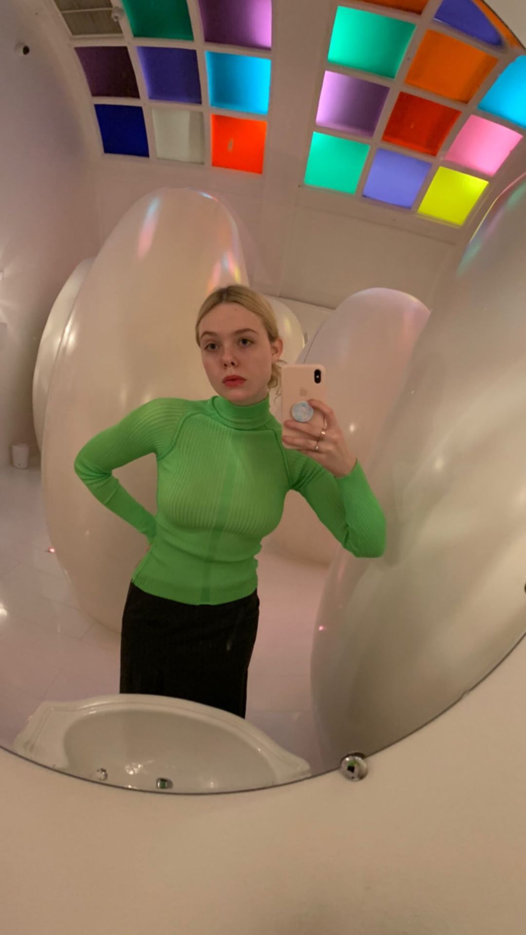 Mirror selfie r/ElleFanning