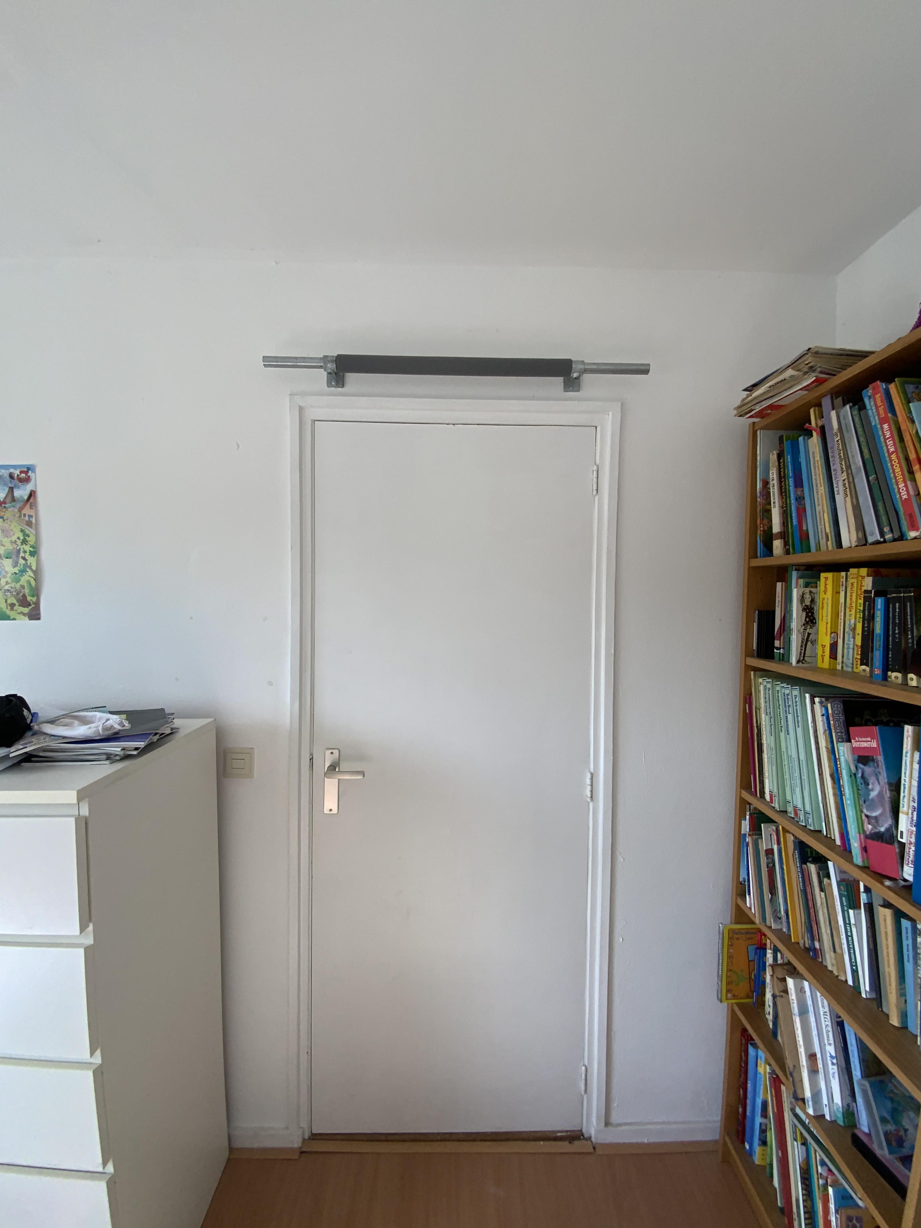Made a pull up bar at home with my dad r/workout