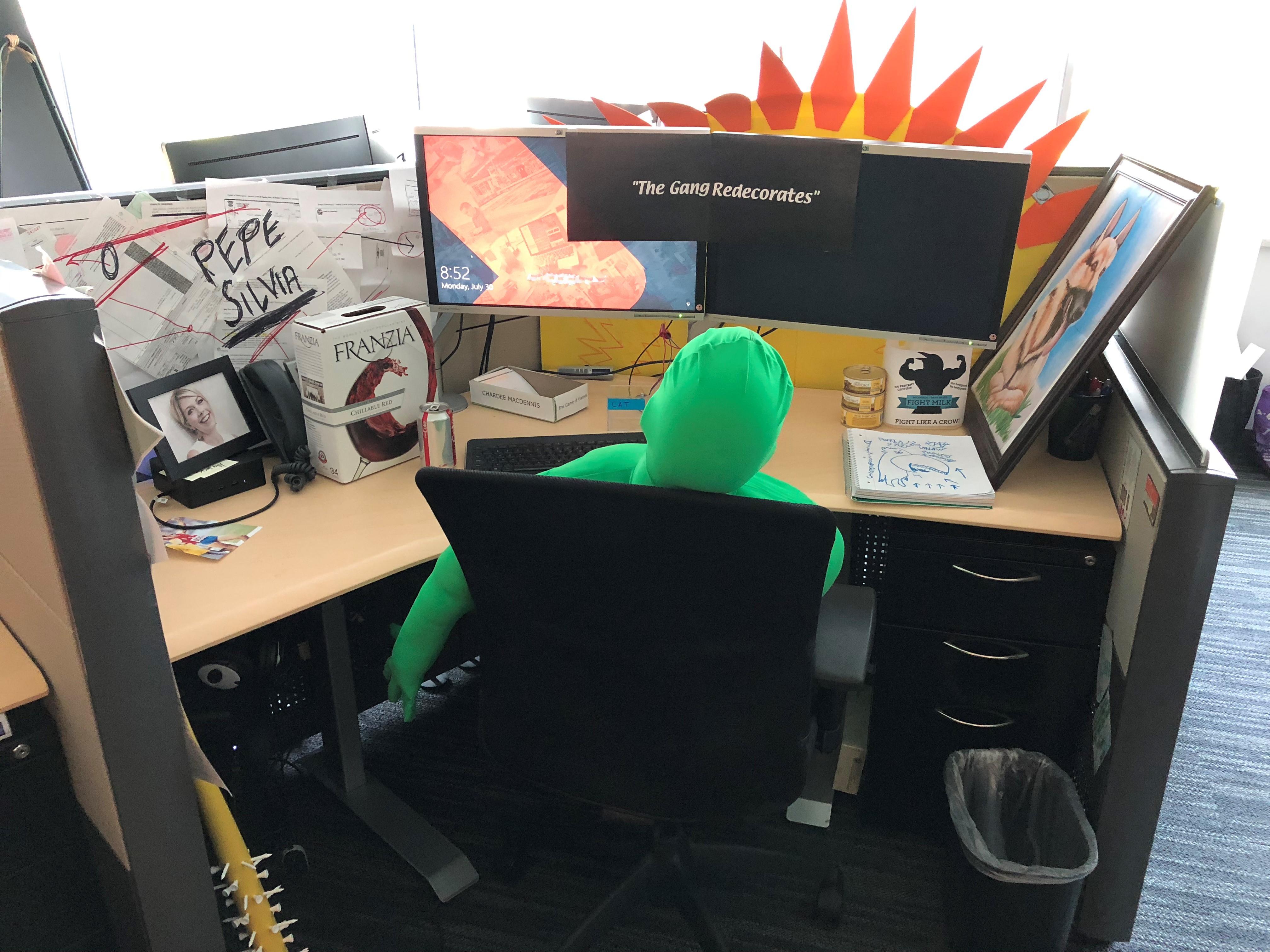 My coworkers decorated my desk during my vacation r/IASIP