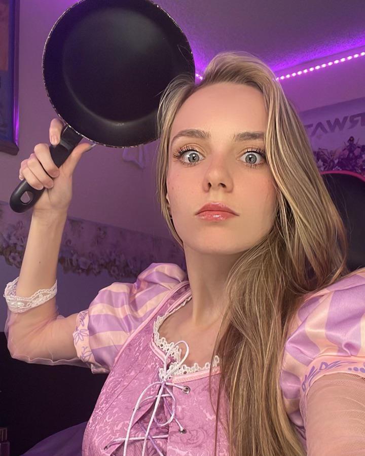 Rapunzel by LordEmperorKat : cosplaygirls