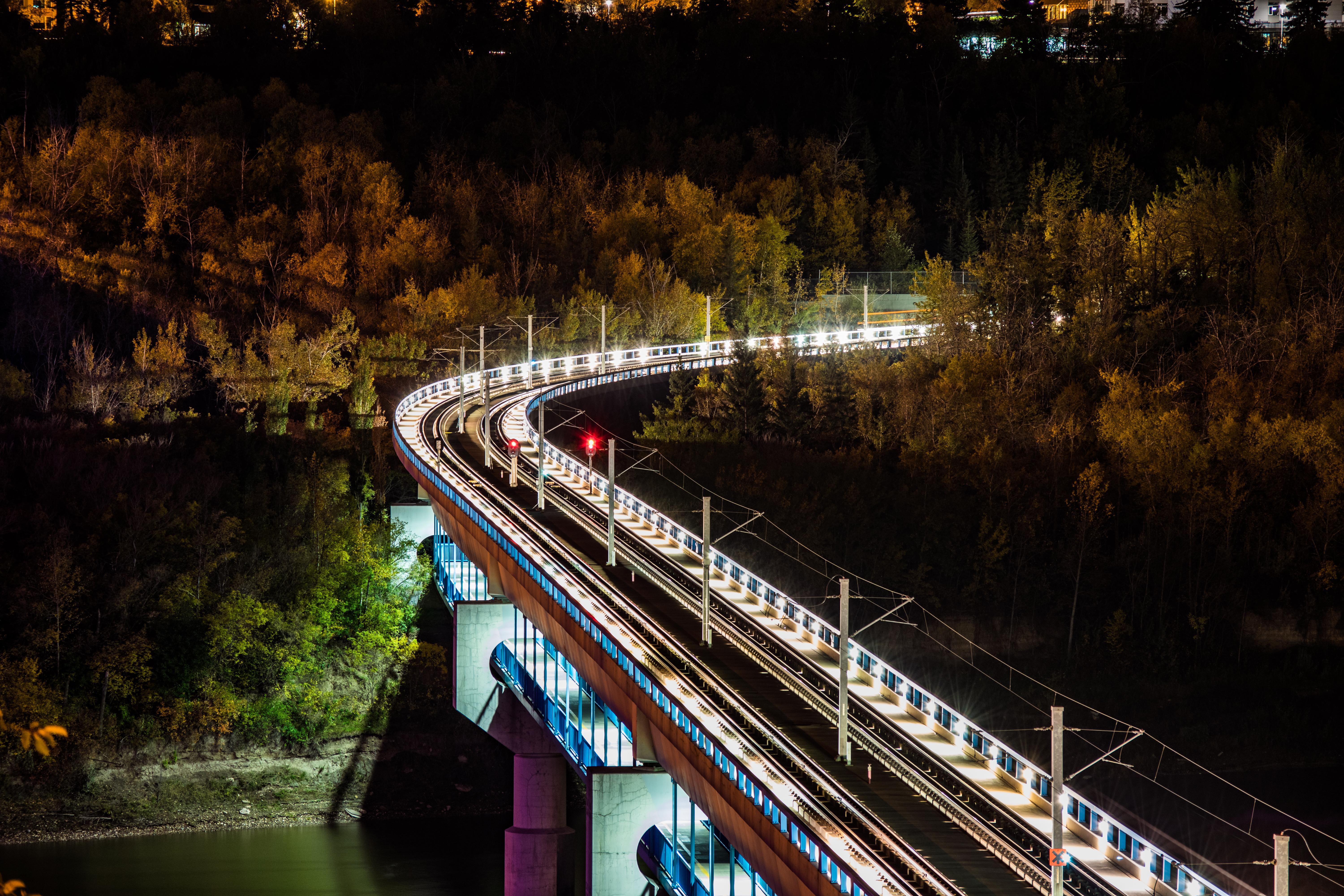 Light Rail Bridge in Edmonton, Canada [OC] [6000x4000] r/bridgeporn