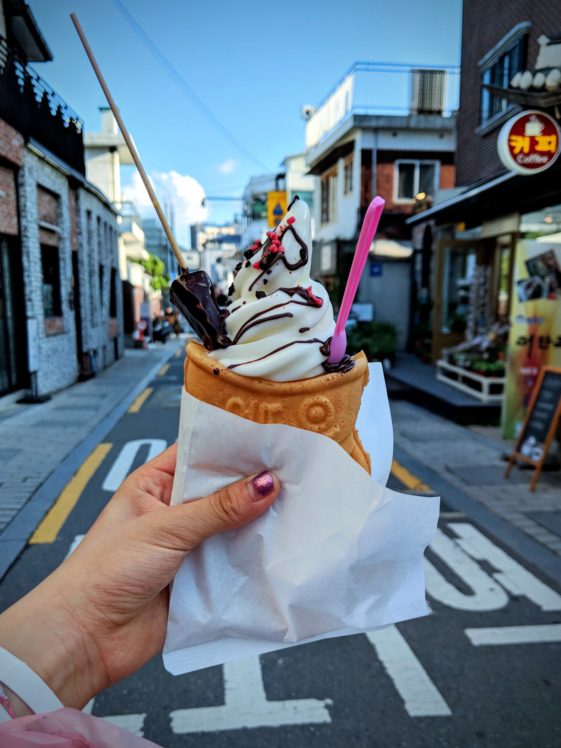 [I ATE] Soft serve ice cream in a fishshaped waffle (taiyaki) r/food