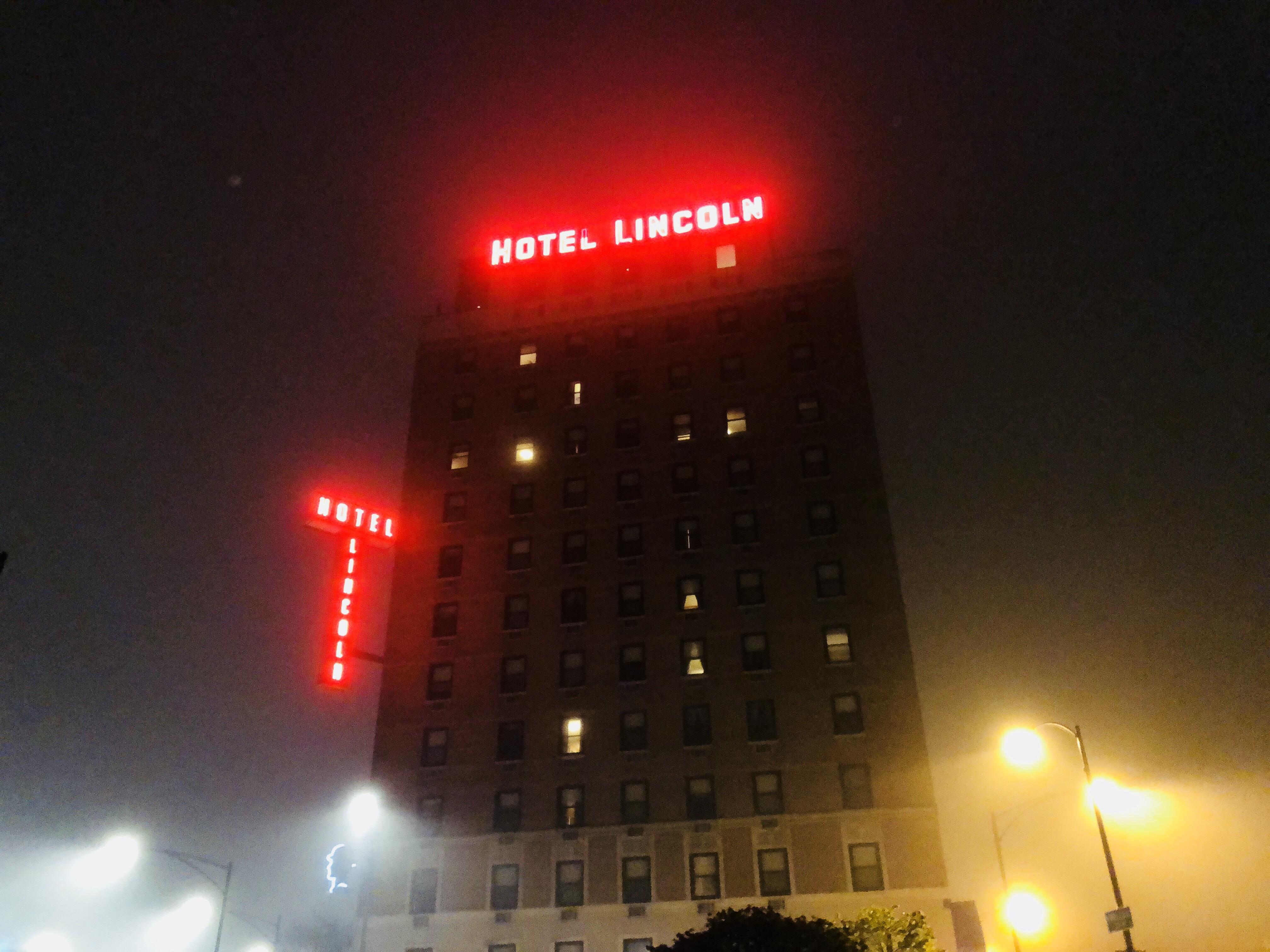 Hotel Lincoln last night. r/chicago