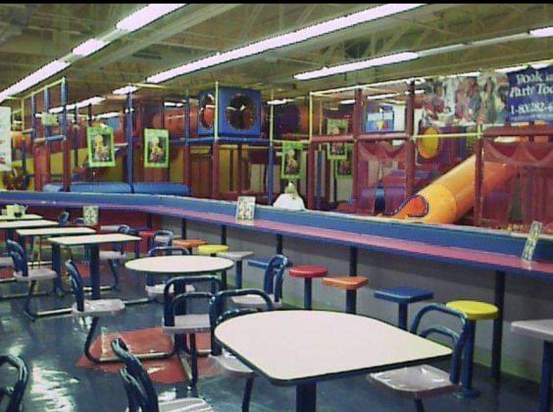 Crazy Mazies was definitely better than Chuck E Cheese! r/nostalgia